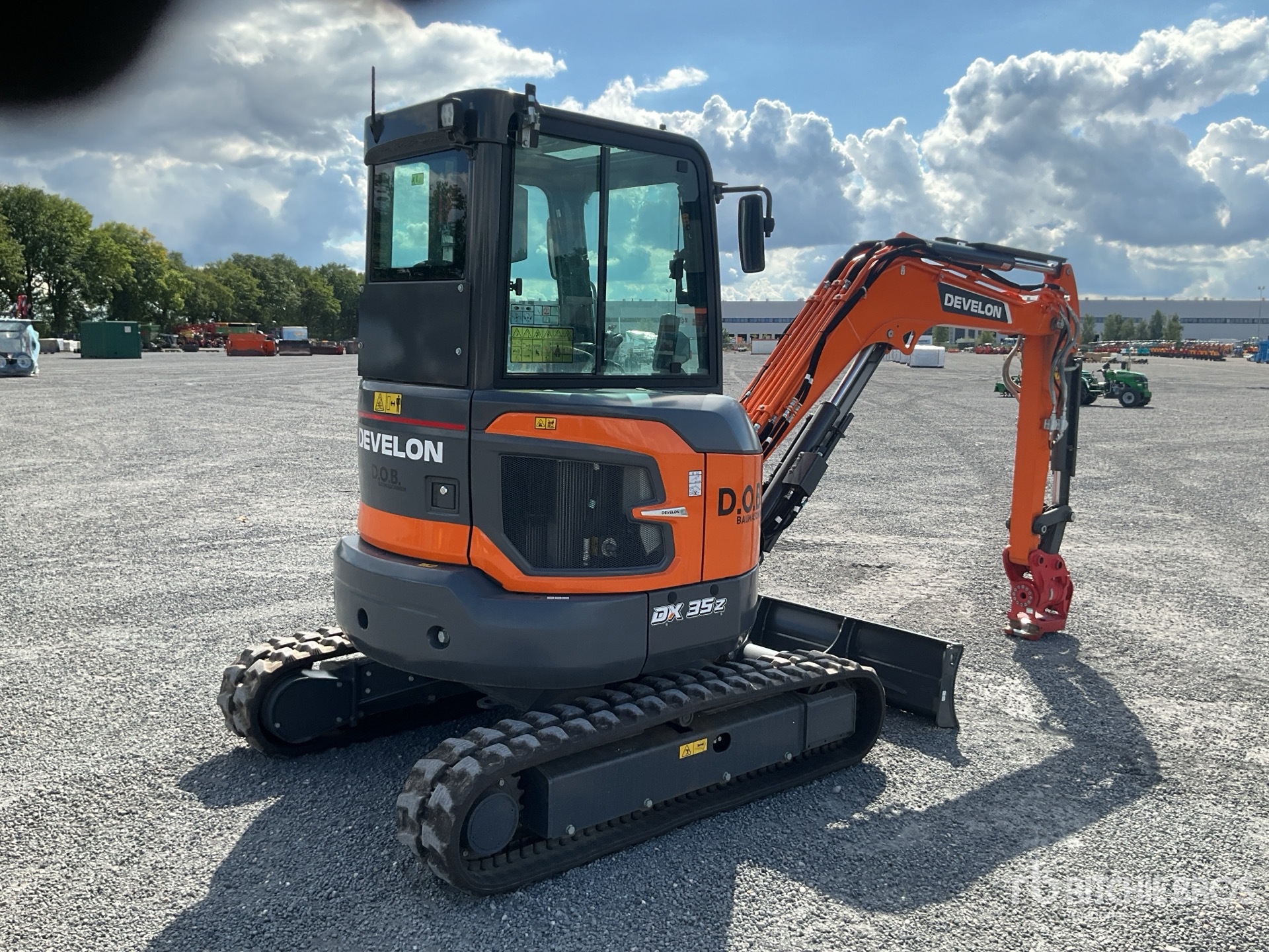 General Appearance with Picture, Right Rear Corner