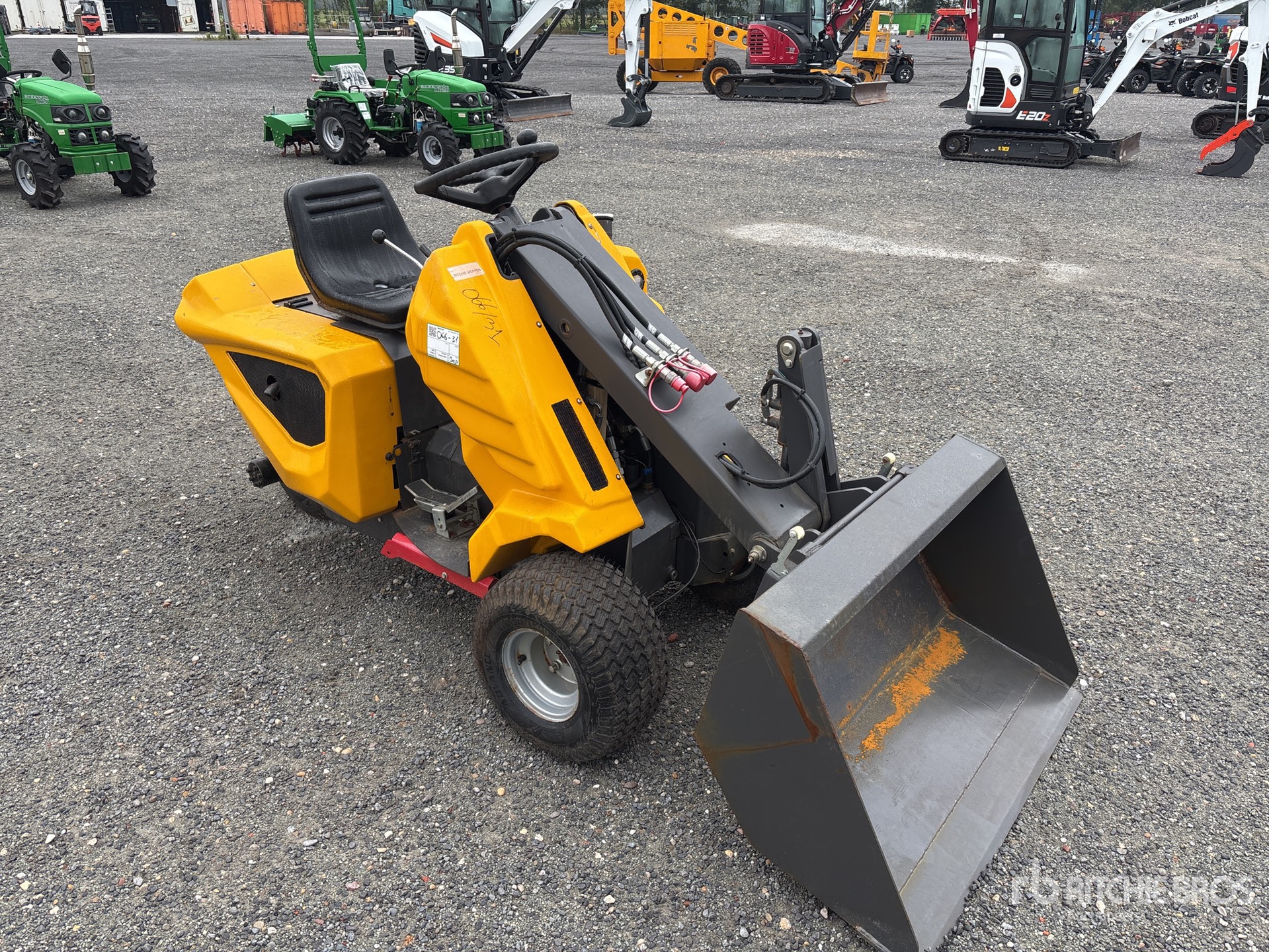General Appearance with Picture, Right Front Corner