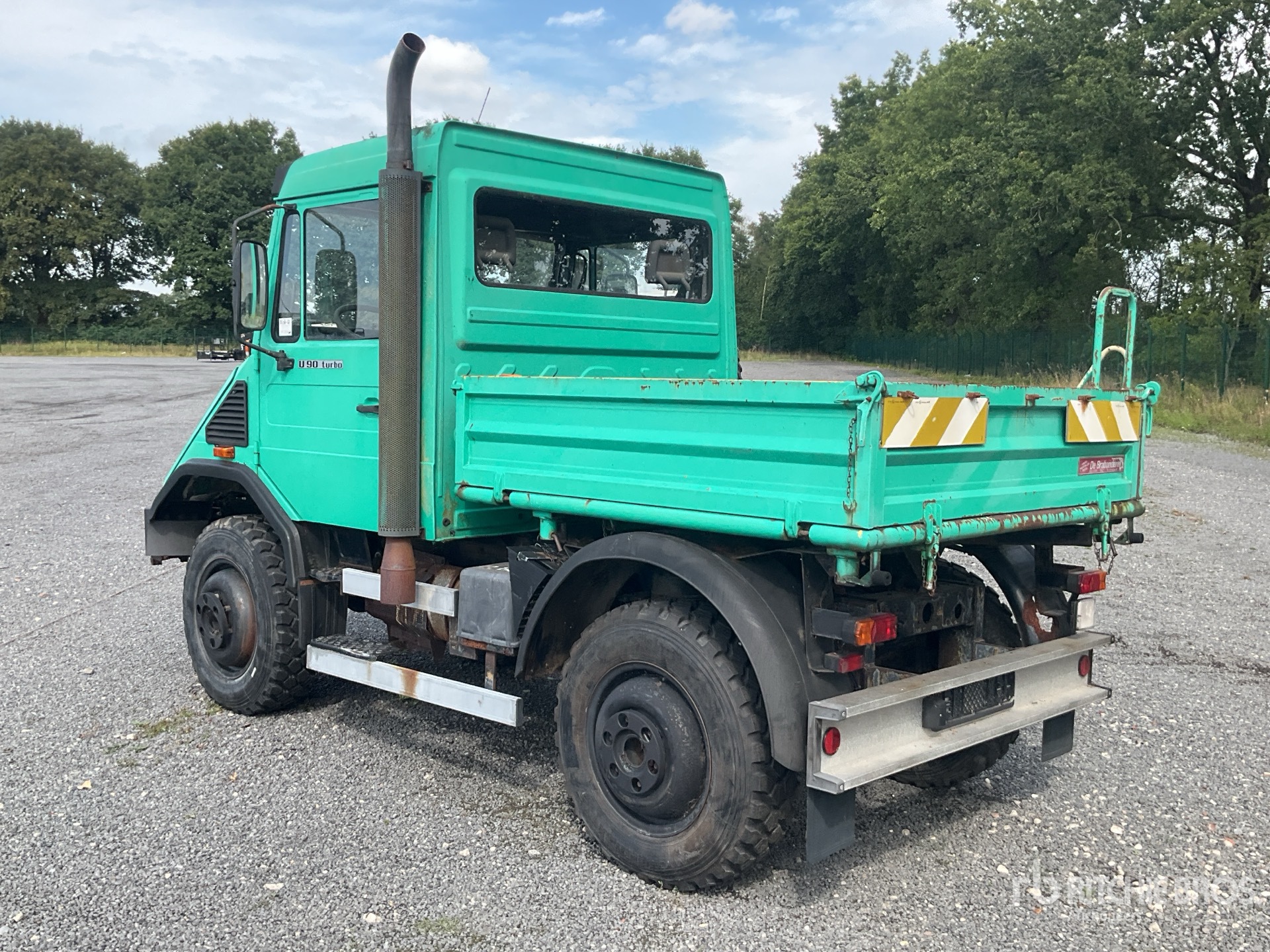 General Appearance with Picture, Left Rear Corner