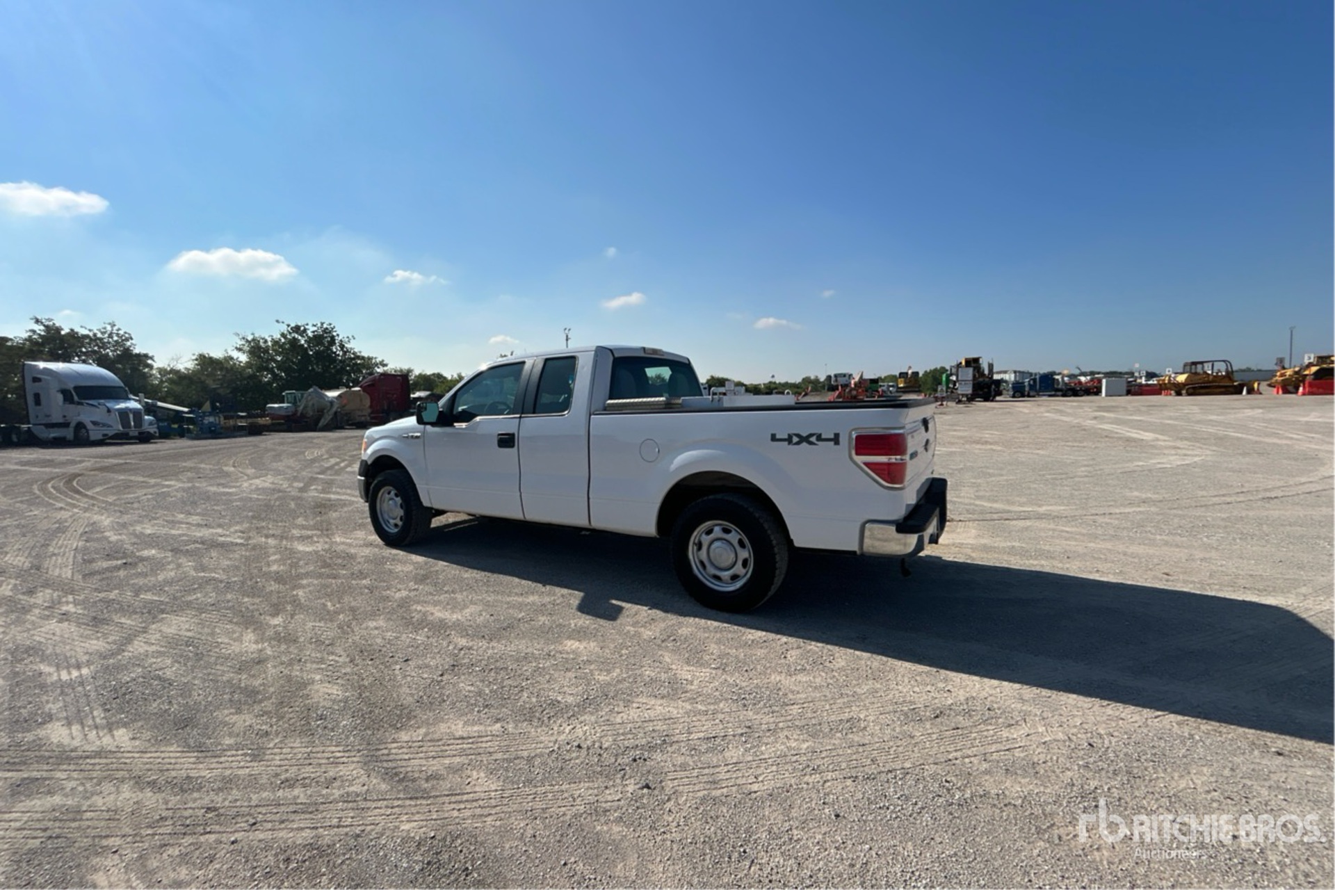 General Appearance with Picture, Left Rear Corner