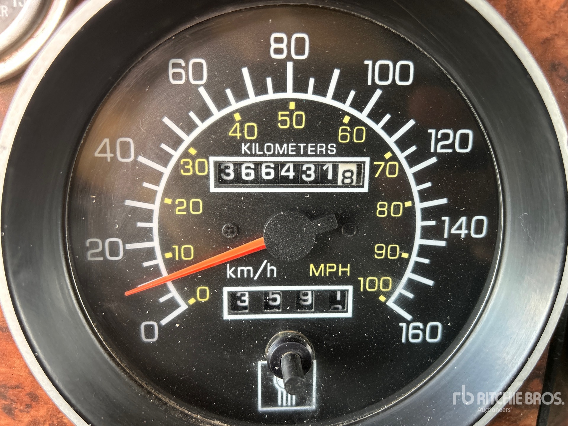 General Appearance with Hour Meter / Odometer