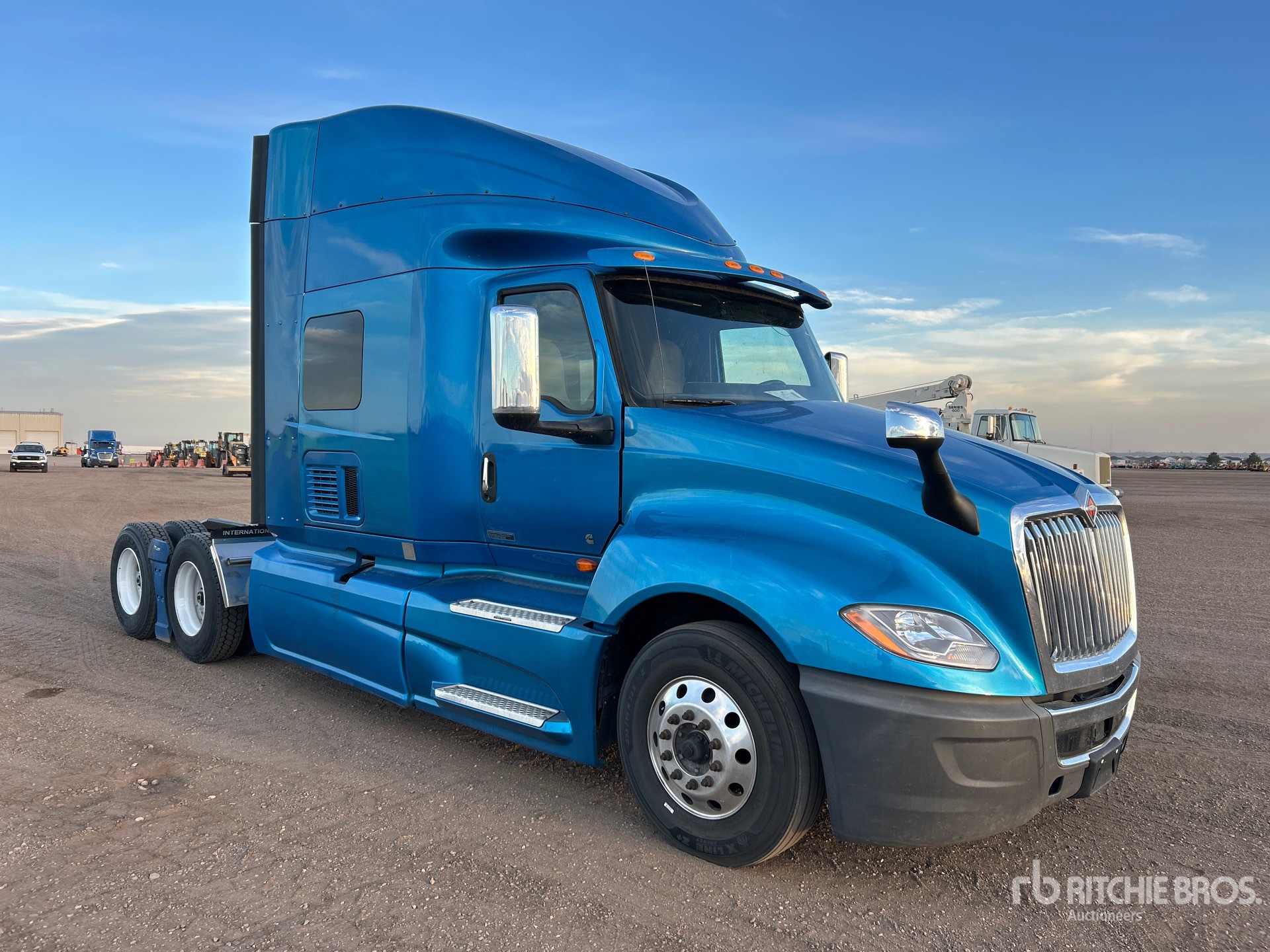 General Appearance with Foto, angolo anteriore destro