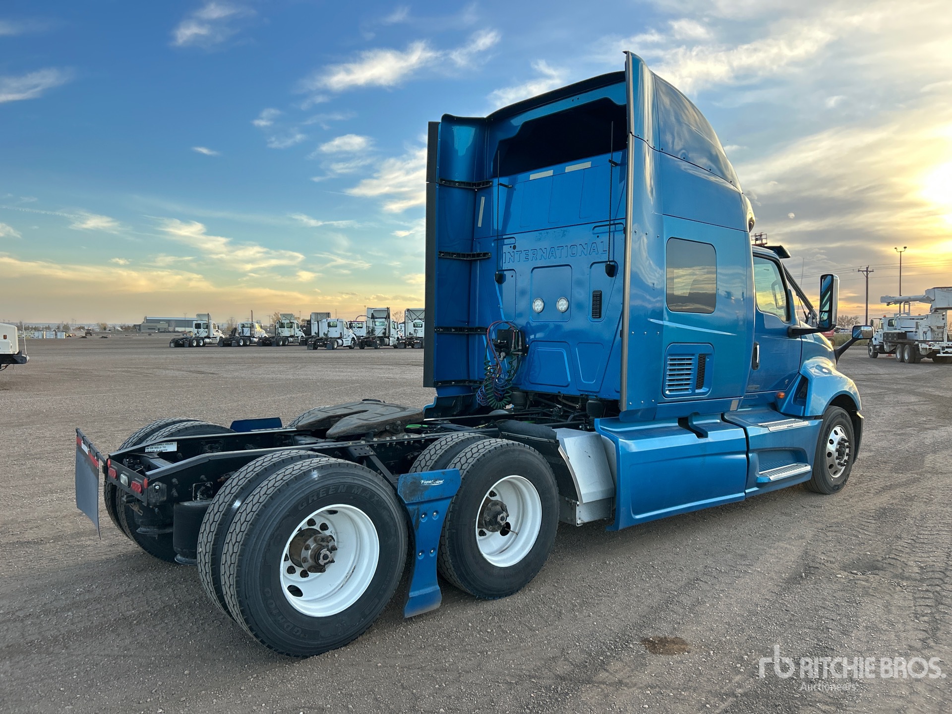 General Appearance with Foto, angolo anteriore sinistro