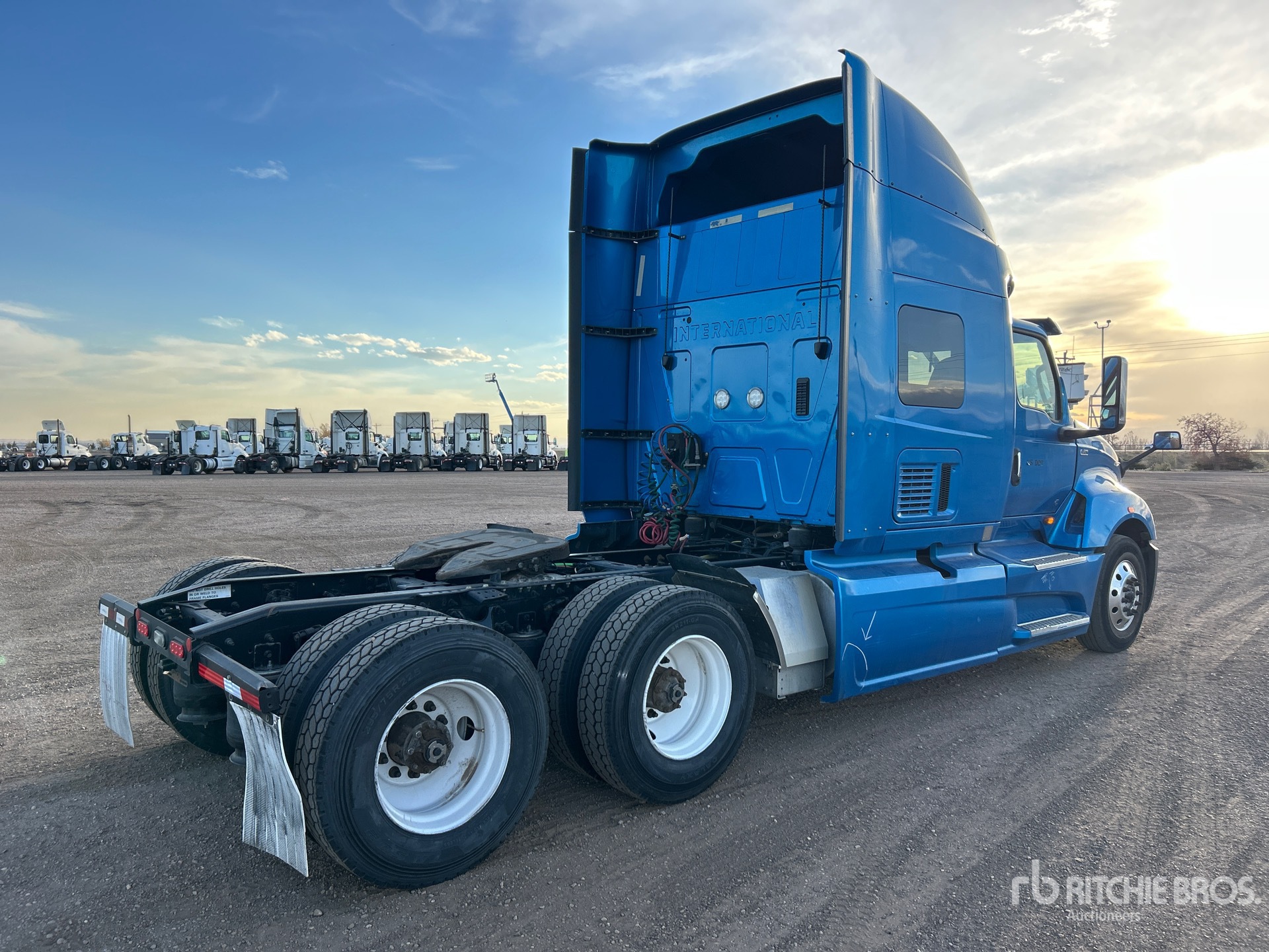 General Appearance with Imagen: esquina trasera derecha