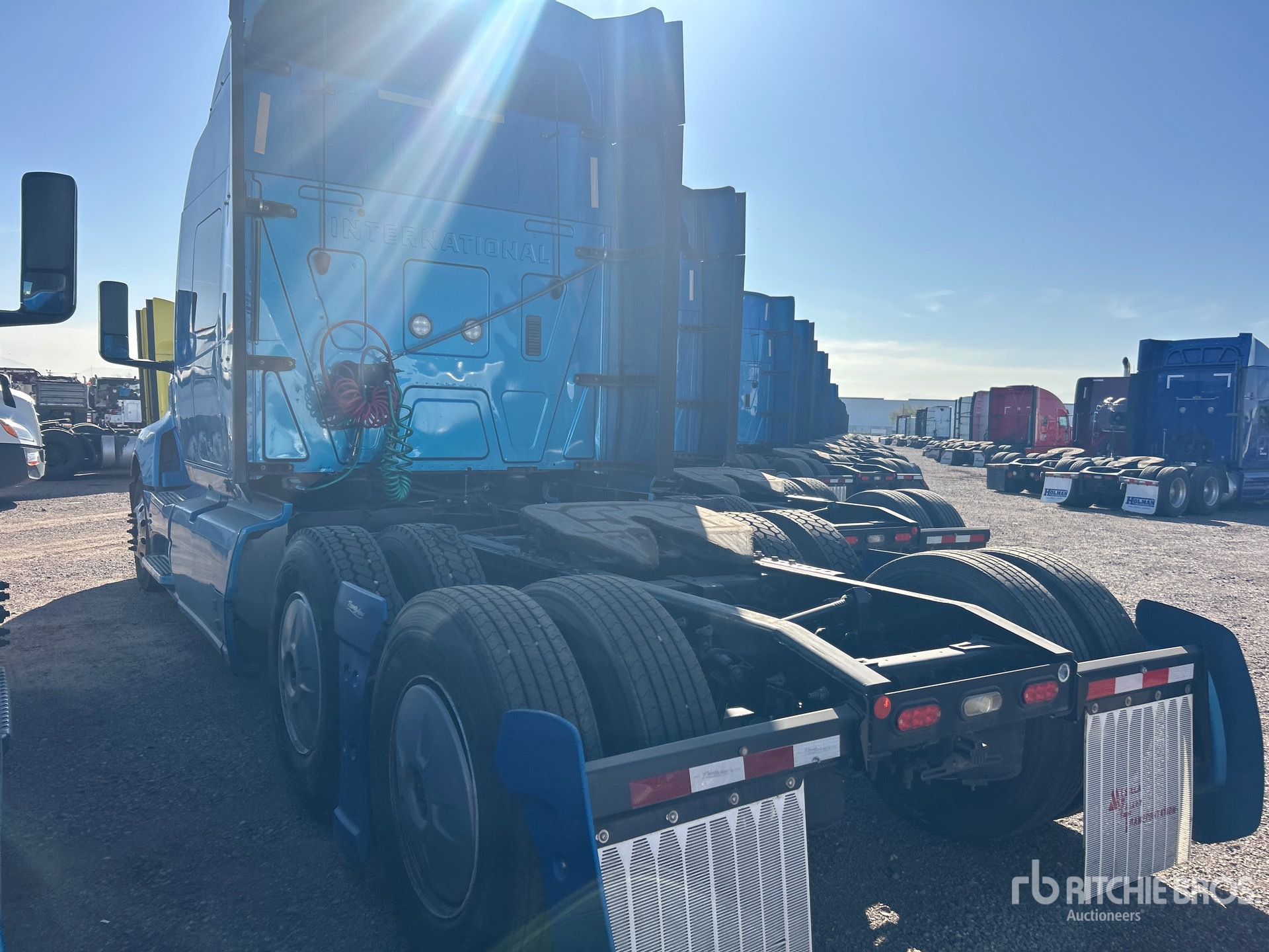 Aspect général with Image, coin arrière gauche