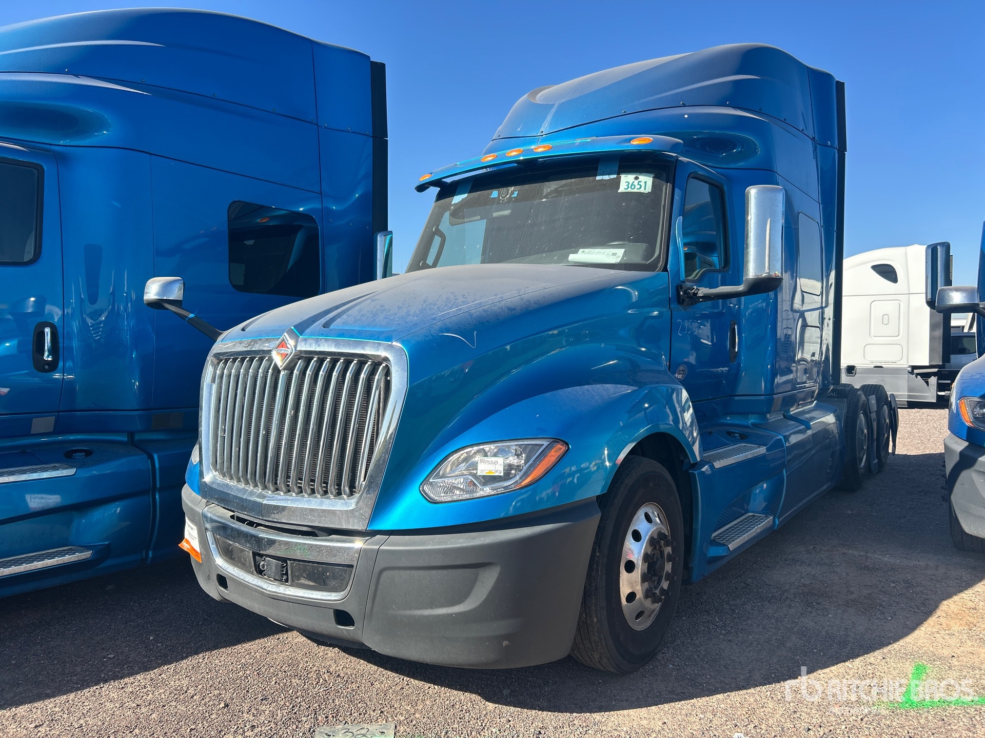 Aspect général with Image, coin avant gauche