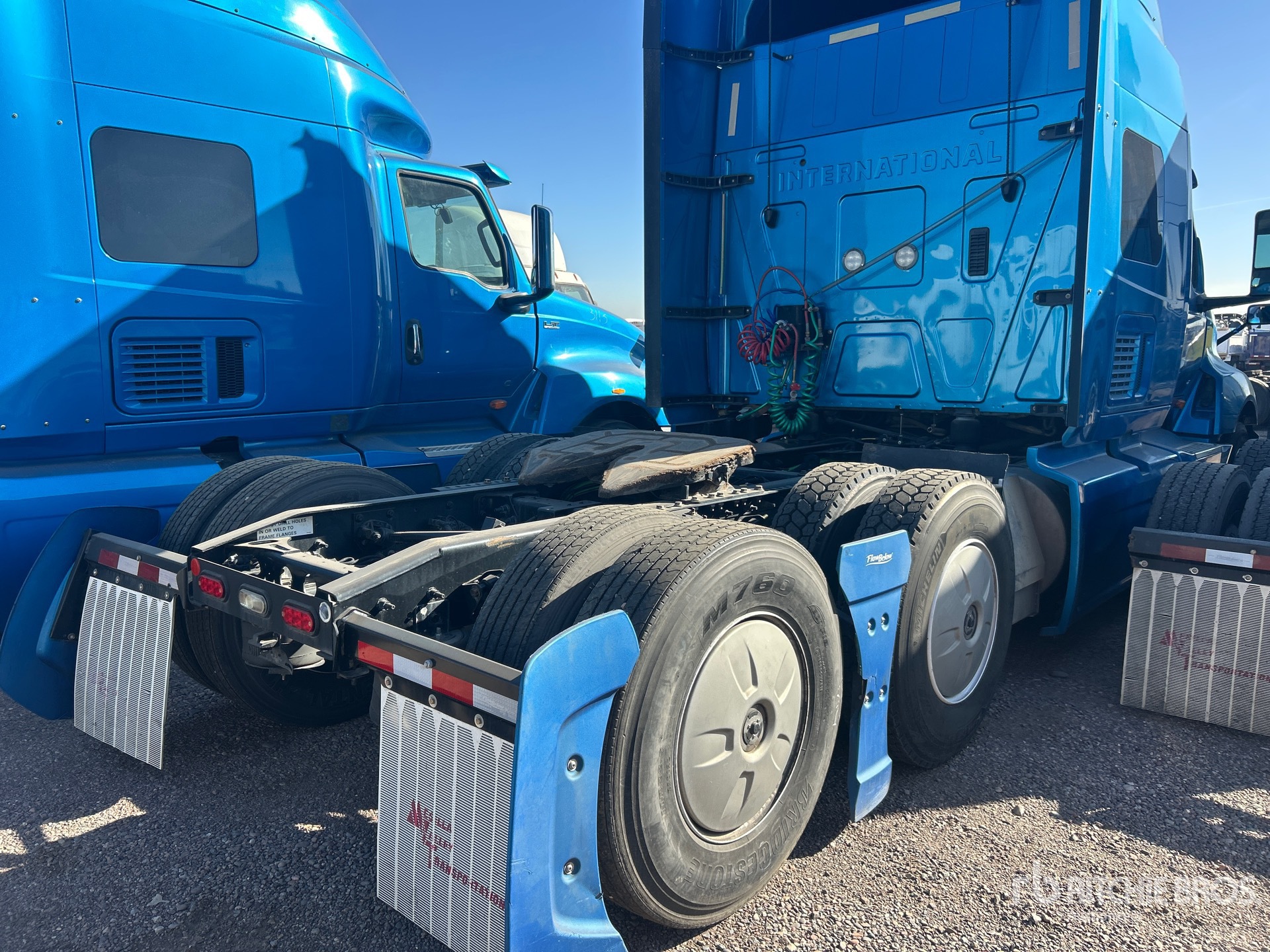 Aspect général with Image, coin arrière droit