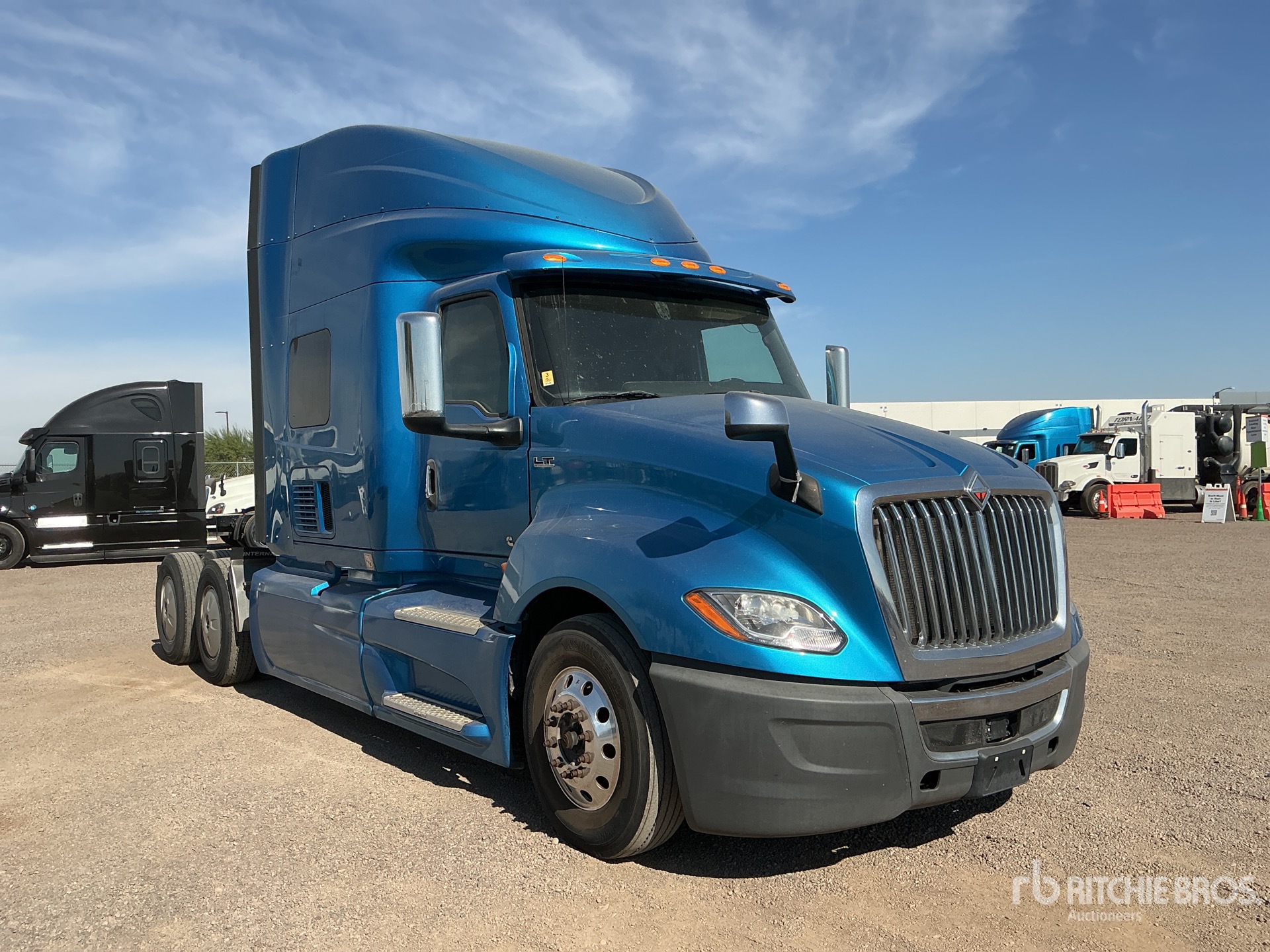 General Appearance with Bild, Ecke vorne rechts