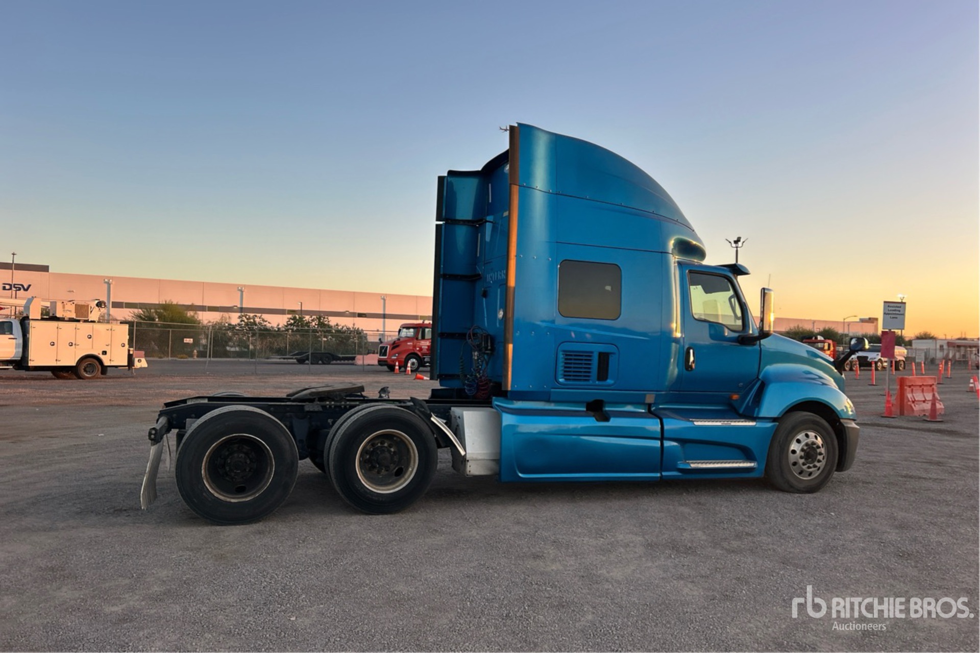 General Appearance with Image, coin arrière droit