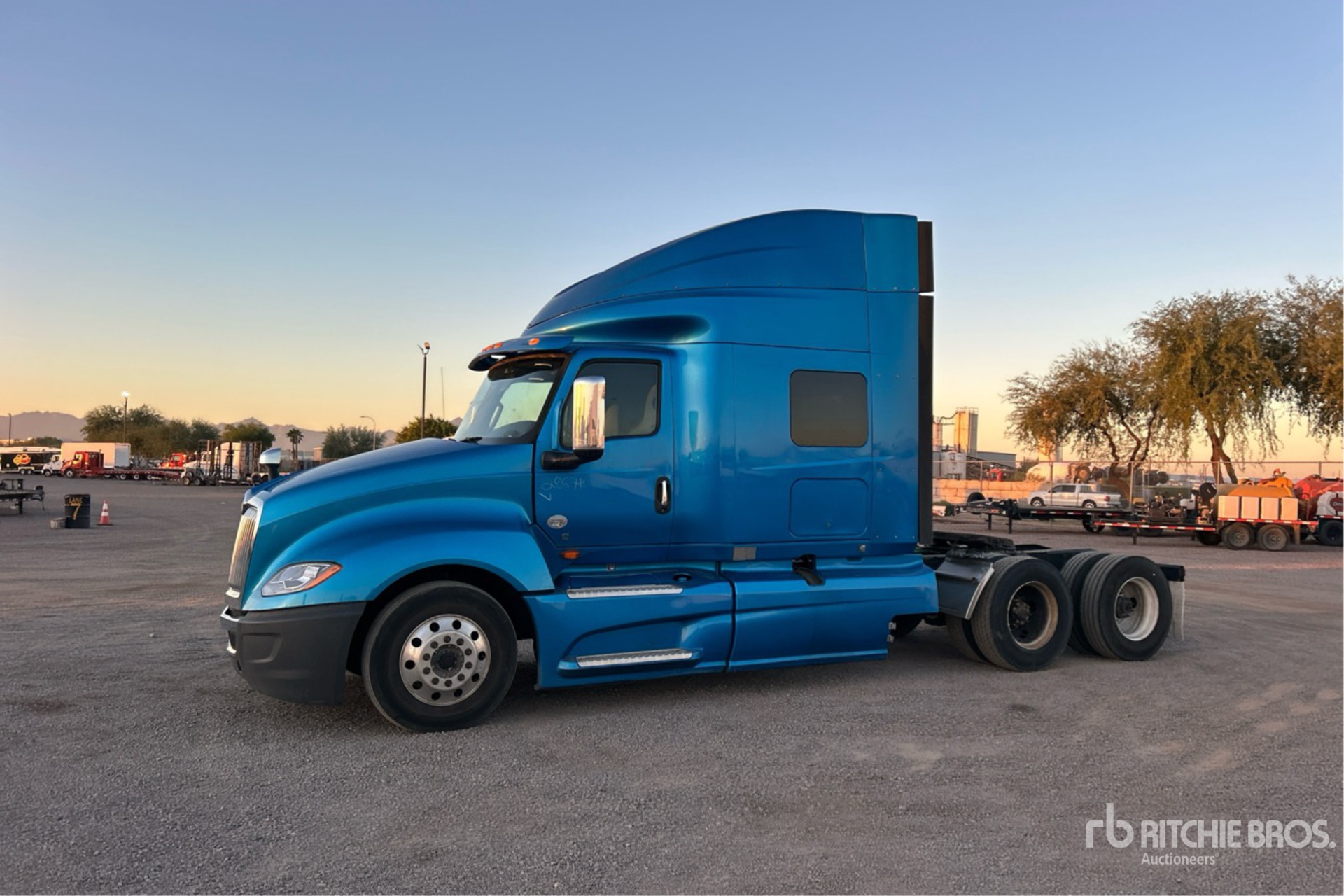 General Appearance with Image, coin avant gauche