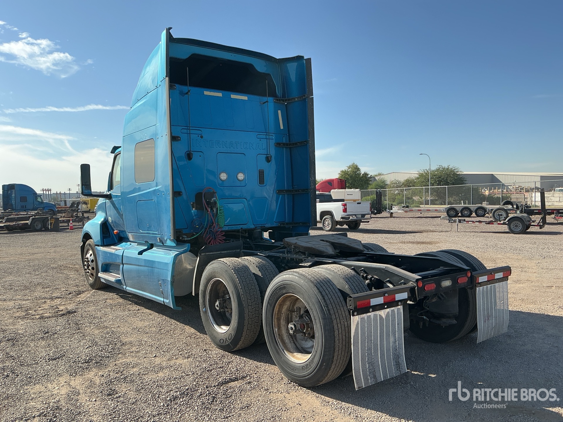 General Appearance with Bild, Ecke hinten links