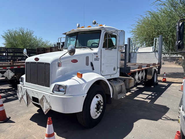 2003 Peterbilt 330 4x2 Cylinder Pallet Flatbed Truck