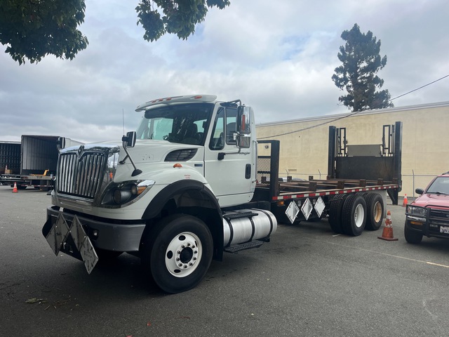 2013 International 7400 6x4 Cylinder Pallet Flatbed Truck