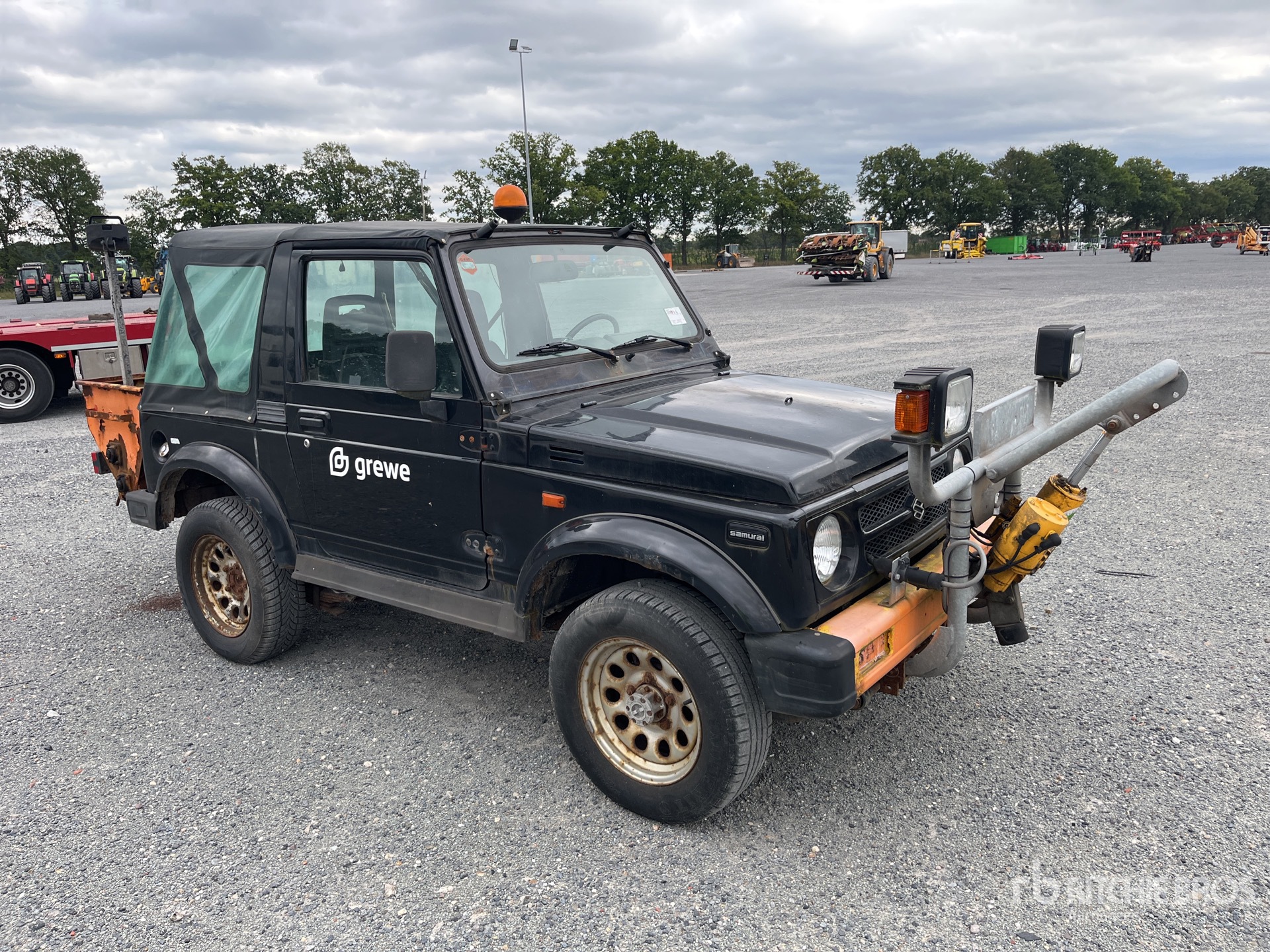 General Appearance with Picture, Right Front Corner