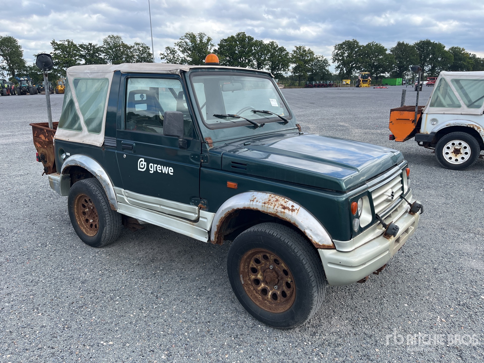 General Appearance with Picture, Right Front Corner