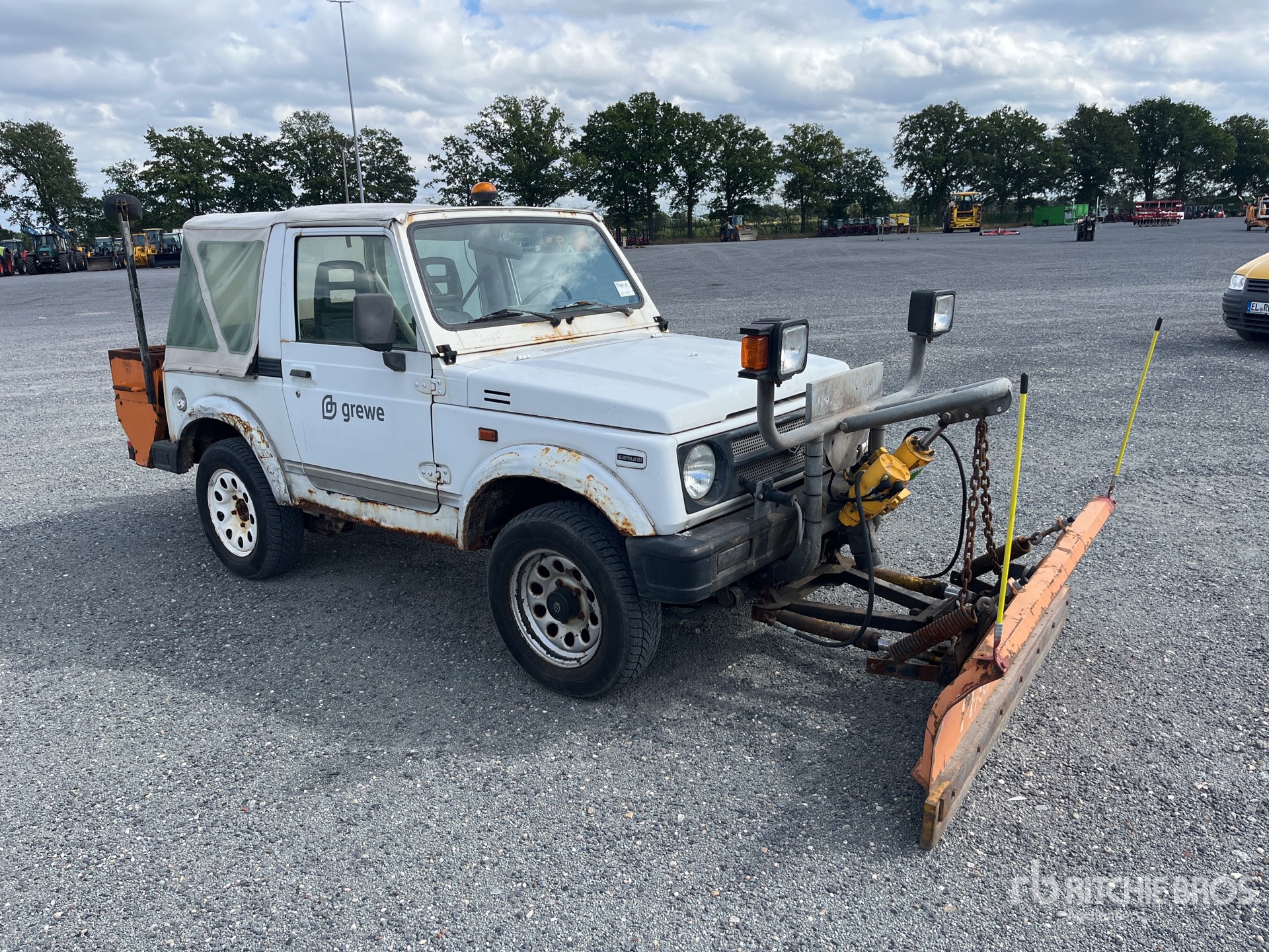 General Appearance with Picture, Right Front Corner