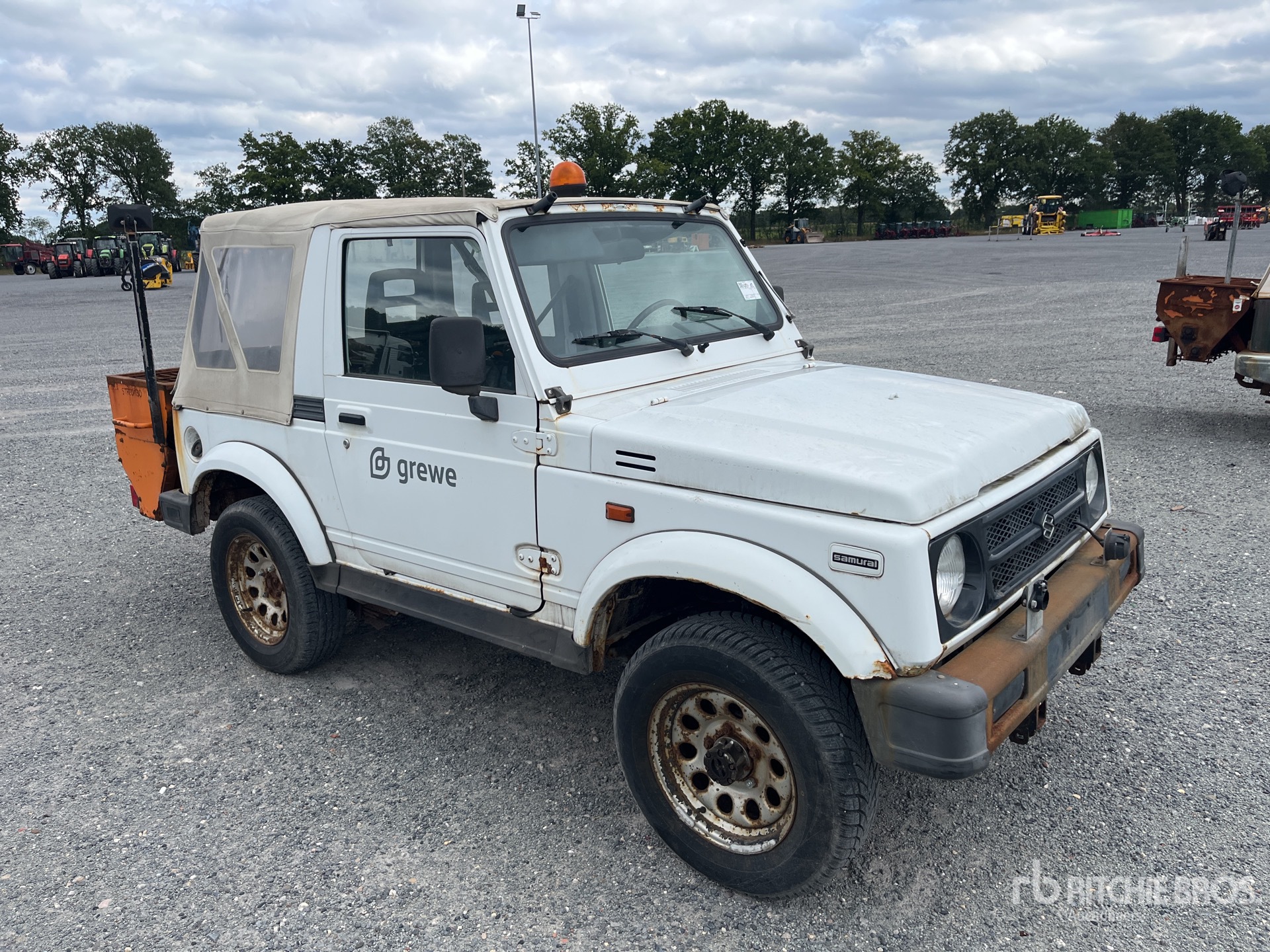 General Appearance with Picture, Right Front Corner