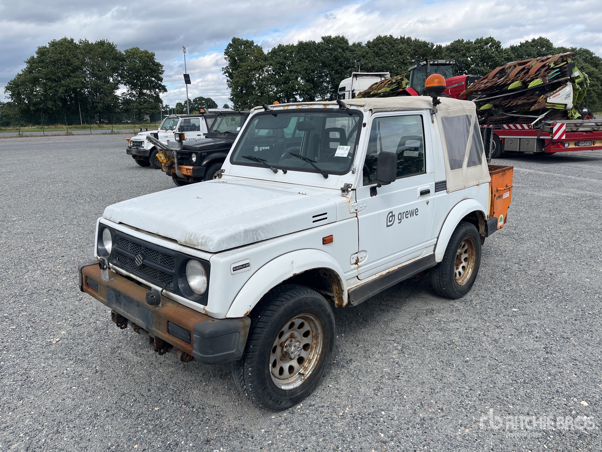 General Appearance with Picture, Left Front Corner