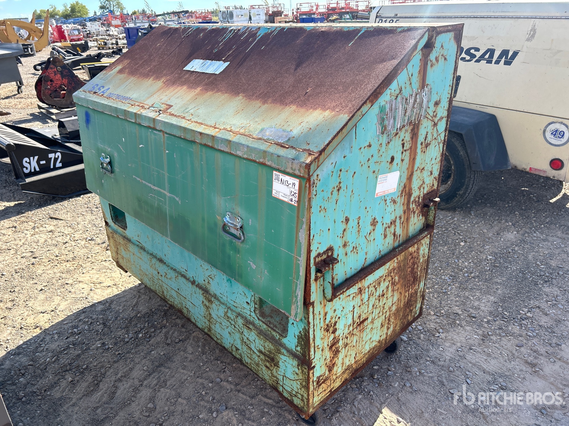 General Appearance with Picture, Left Front Corner