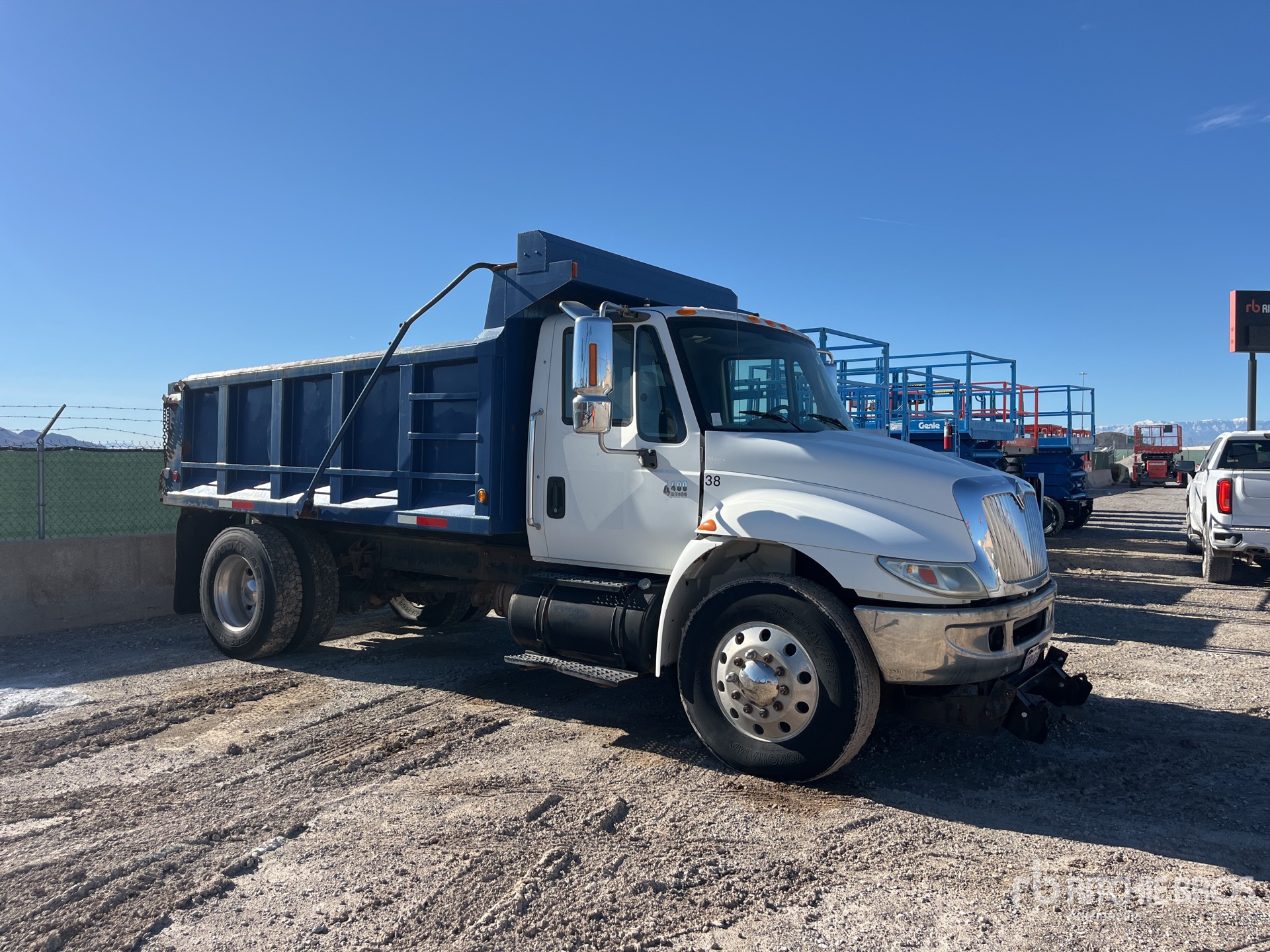 General Appearance with Bild, Ecke vorne rechts