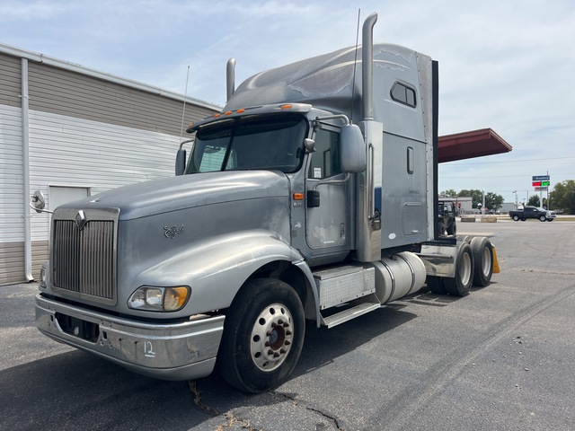 2005 International 9400i 6x4 T/A Sleeper Truck Tractor