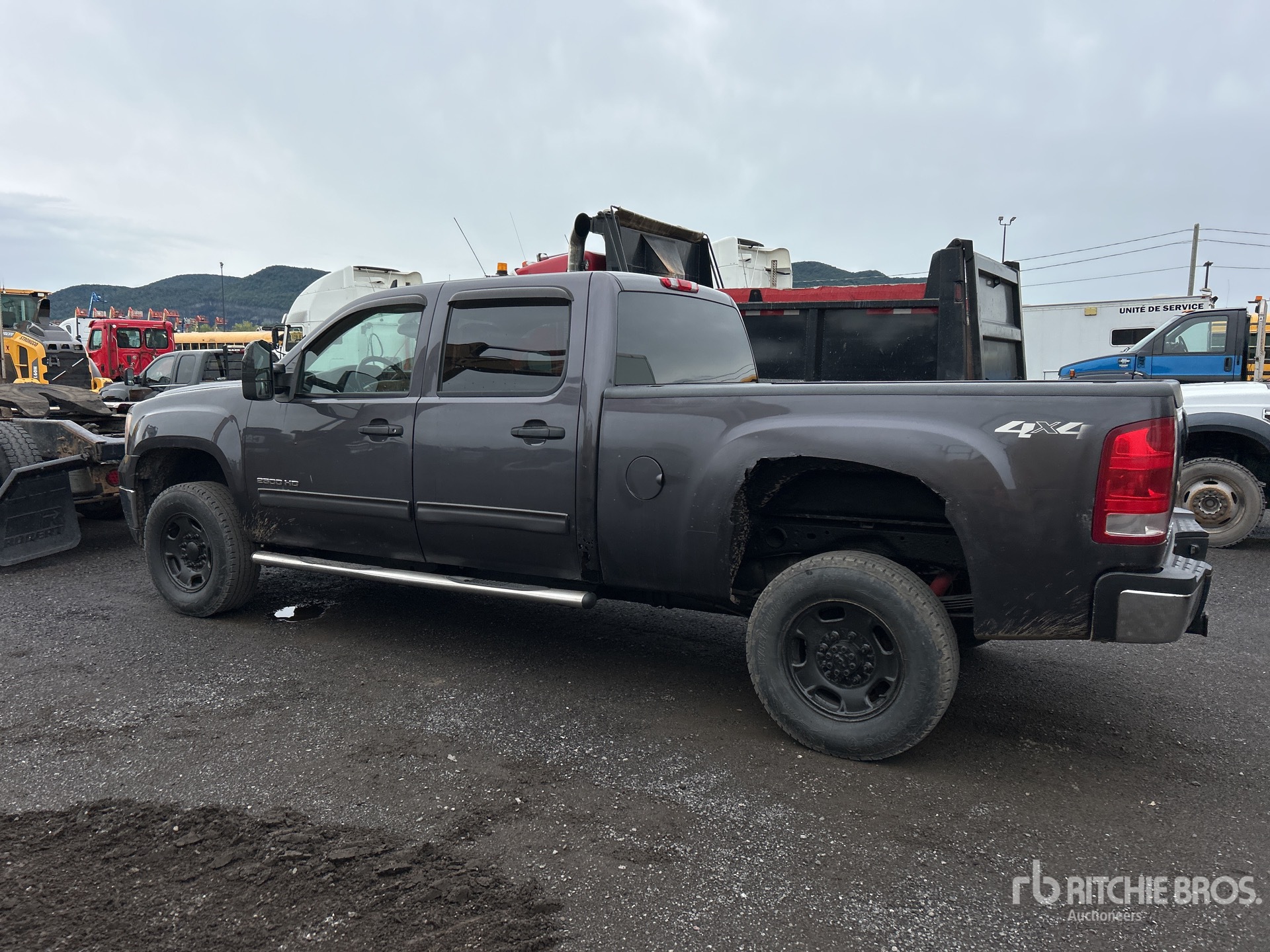 General Appearance with Picture, Left Rear Corner