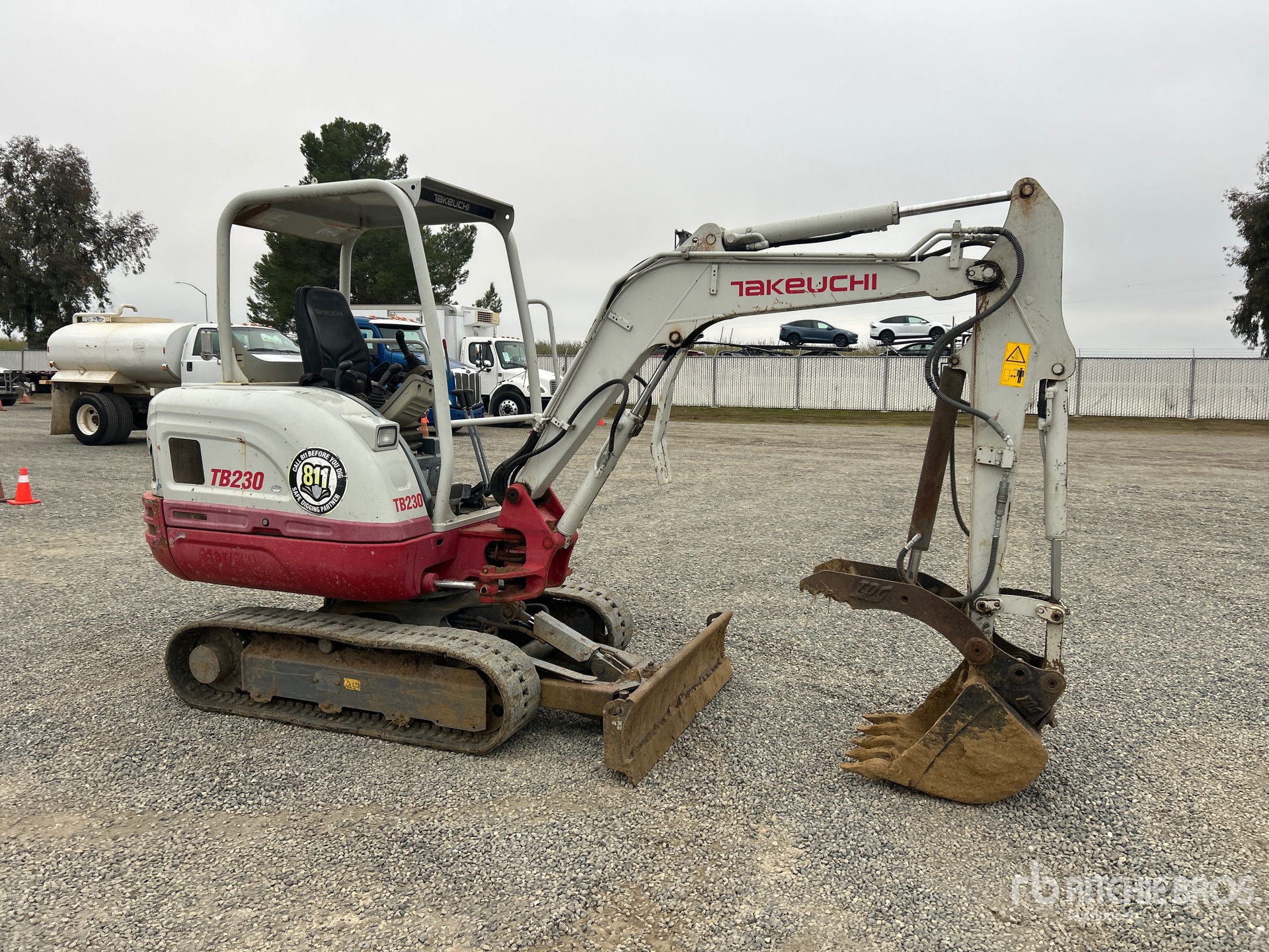 General Appearance with Picture, Right Front Corner