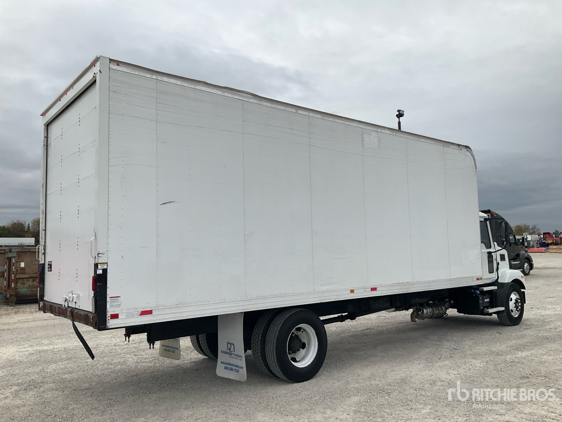 Aspect général with Image, coin arrière droit