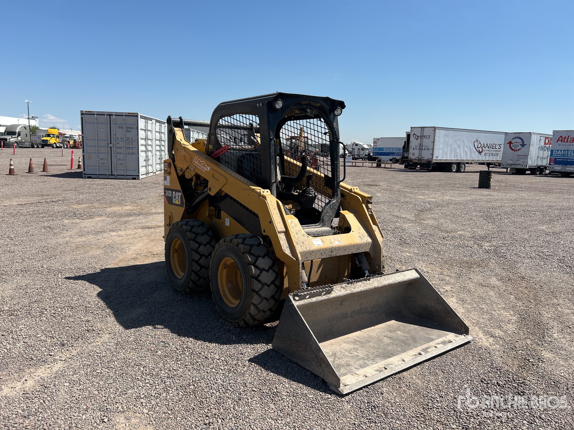 MINI CARGADOR SOBRE RUEDAS 2015 CATERPILLAR 242D