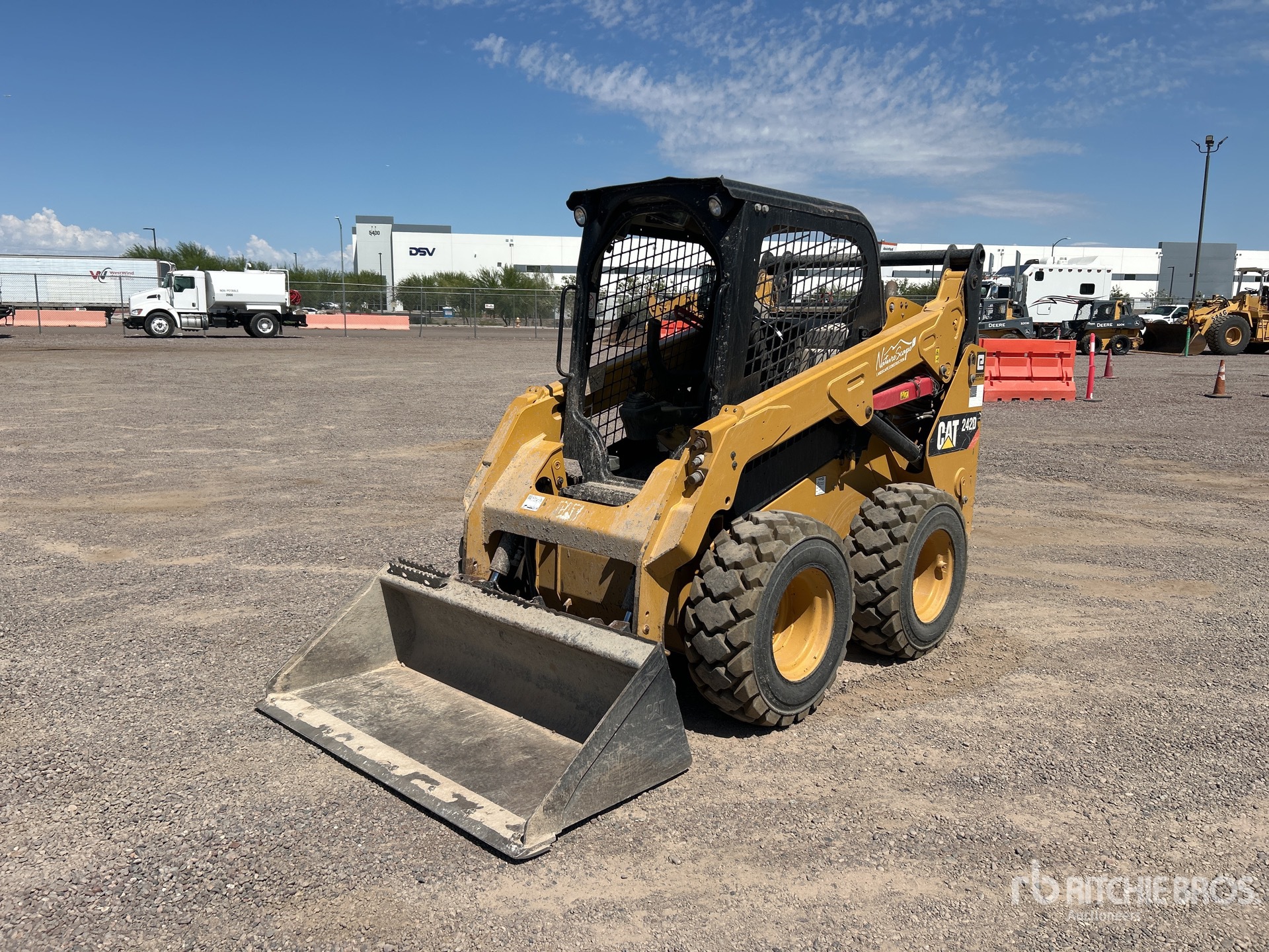 MINI CARGADOR SOBRE RUEDAS 2015 CATERPILLAR 242D