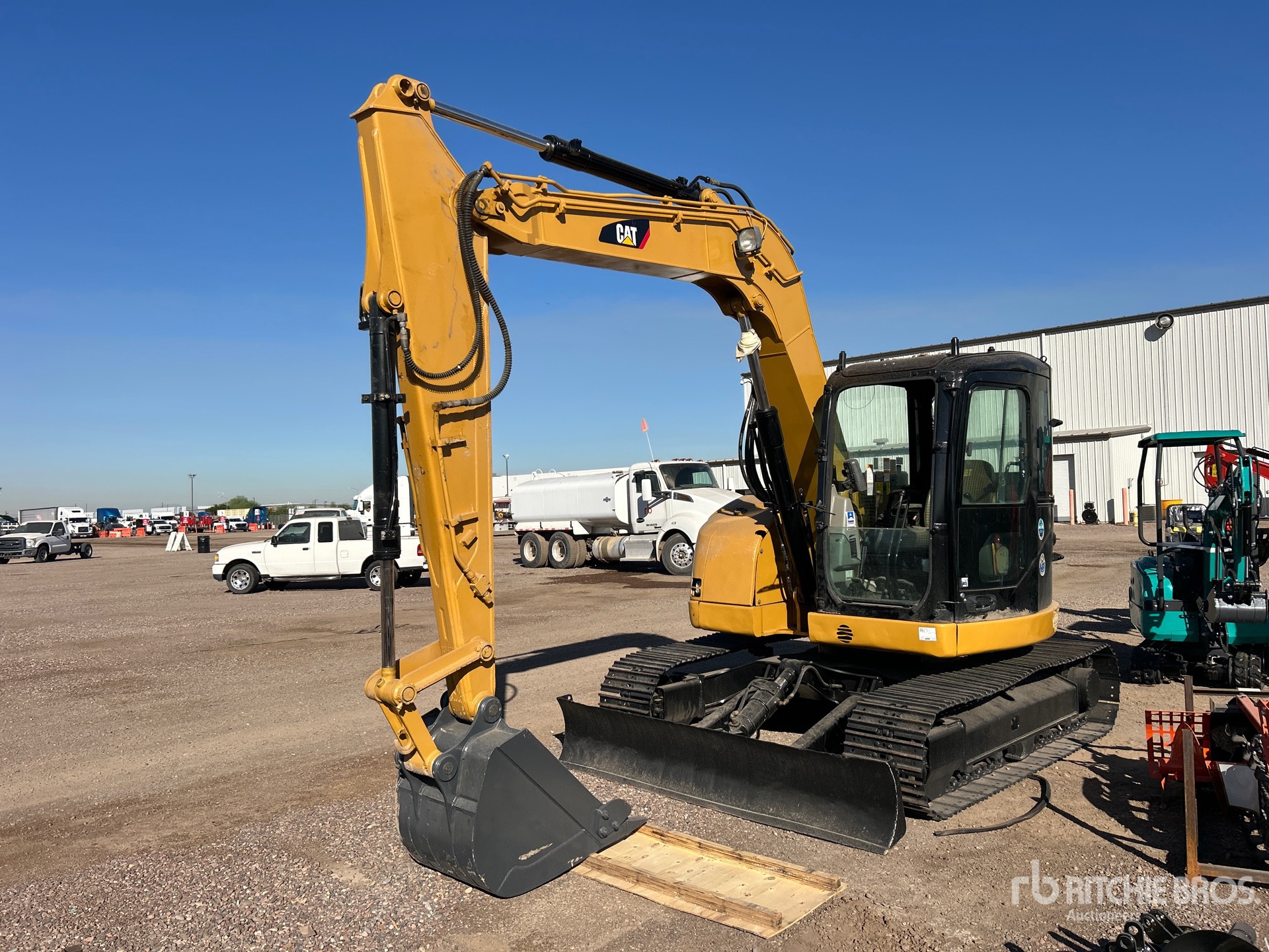 General Appearance with Picture, Left Front Corner