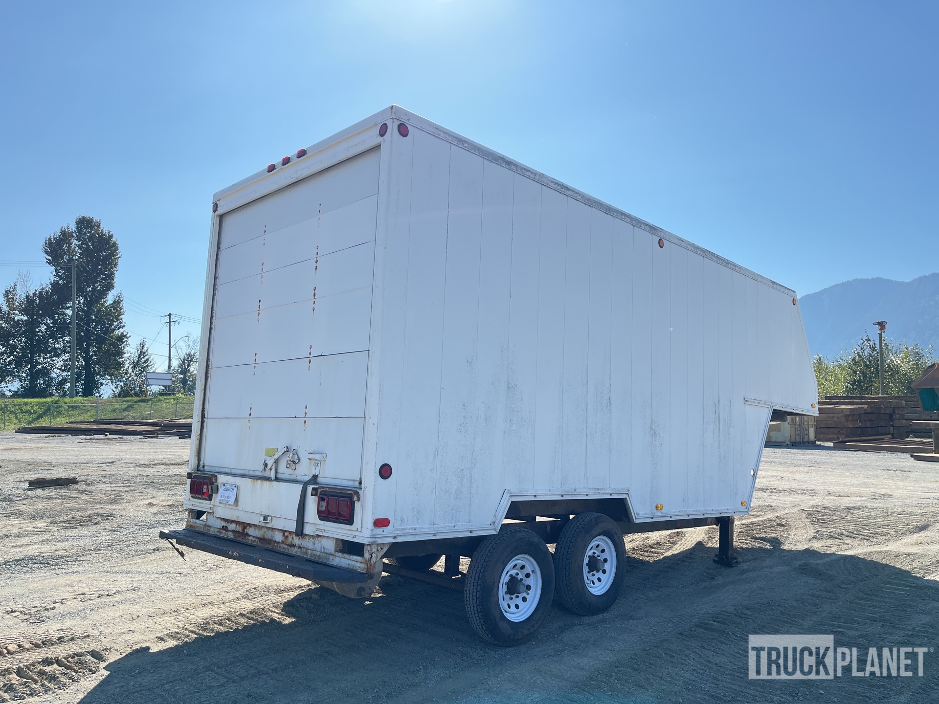 General Appearance with Foto, angolo anteriore sinistro