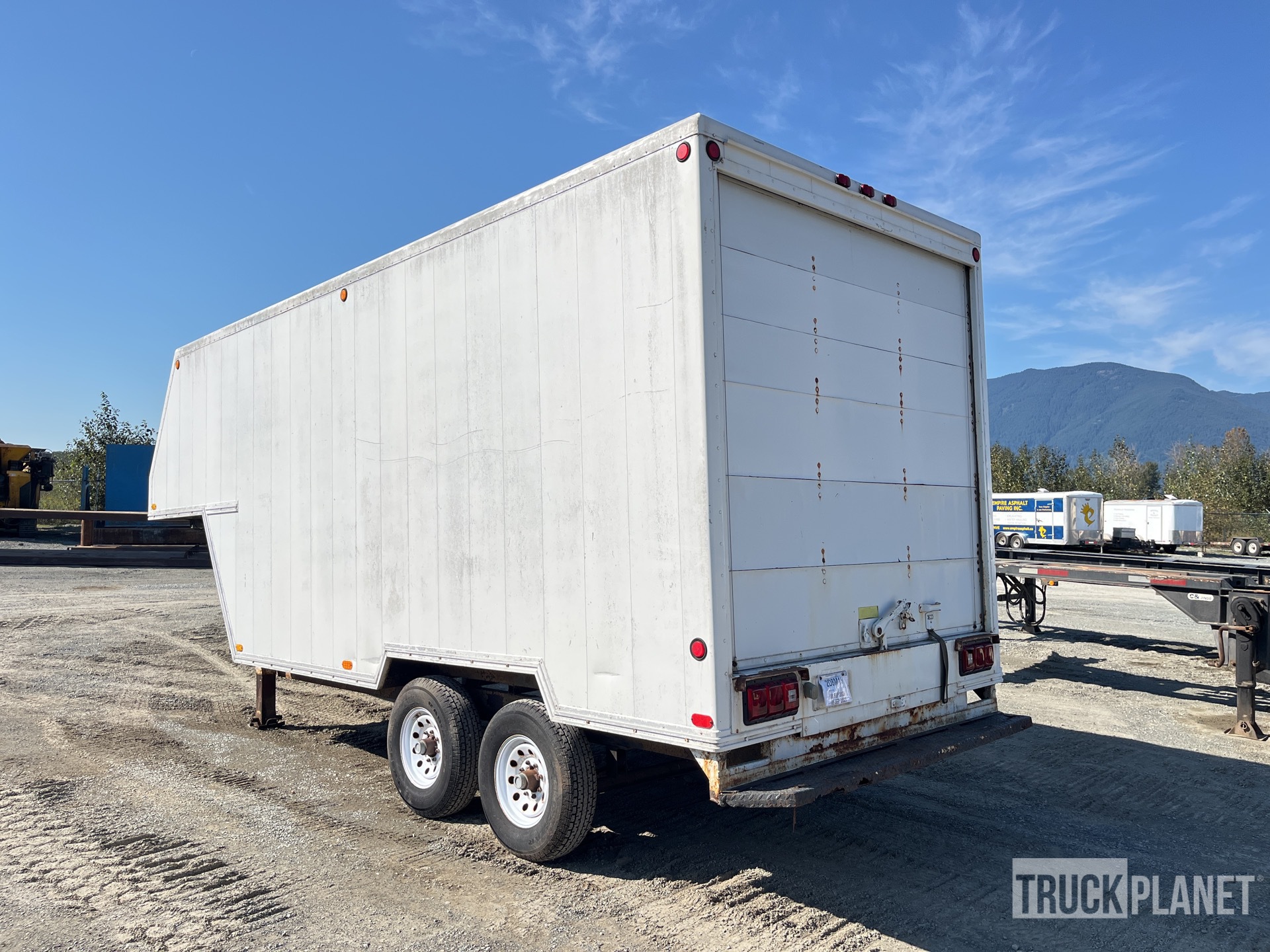 General Appearance with Foto, angolo posteriore sinistro