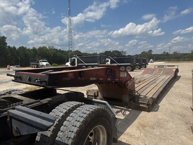 2005 Eager Beaver 50 ton Tri/A Single Drop Removable Gooseneck Lowboy Trailer