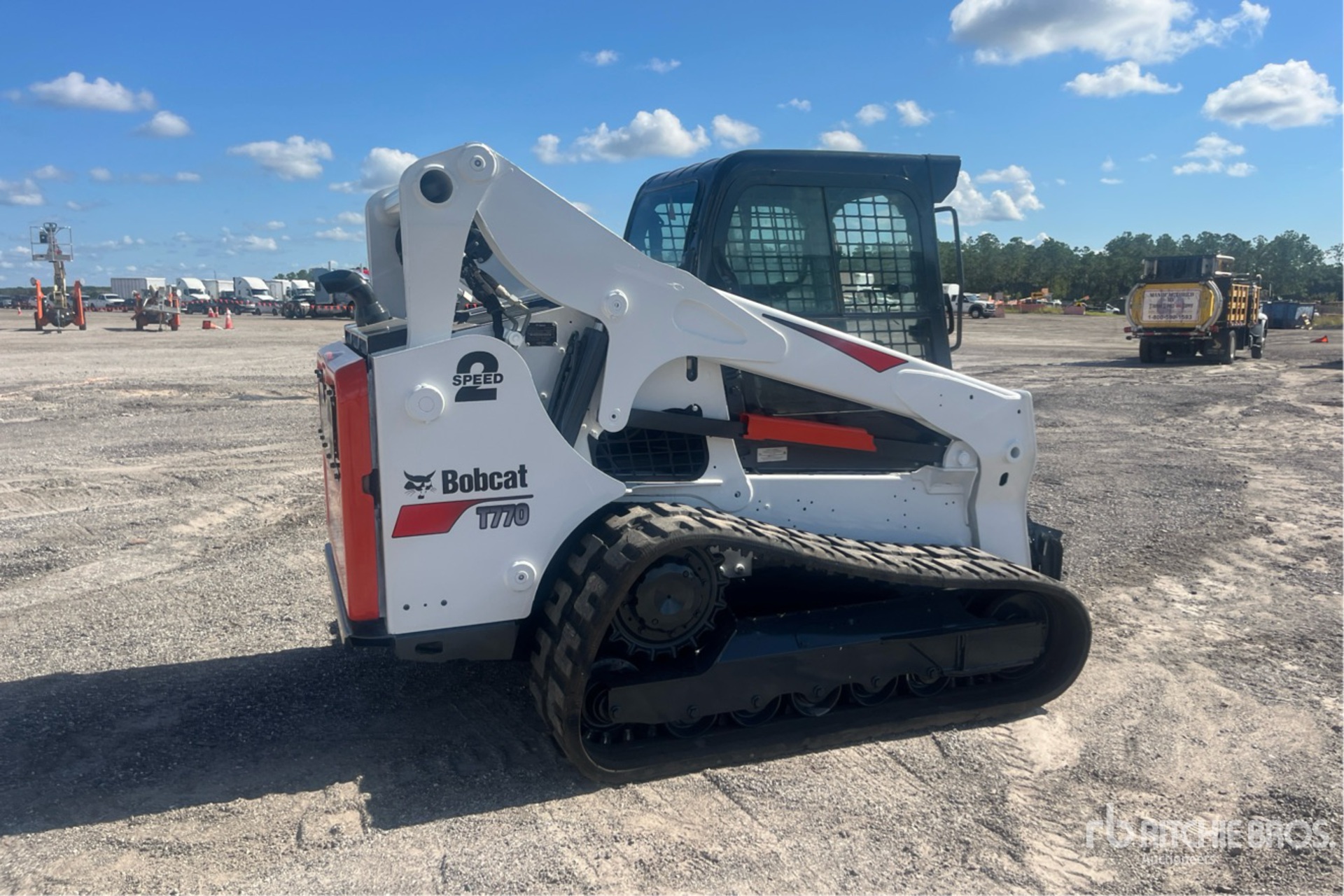 MINI CARGADOR SOBRE ORUGAS 2022 COMPAC T770