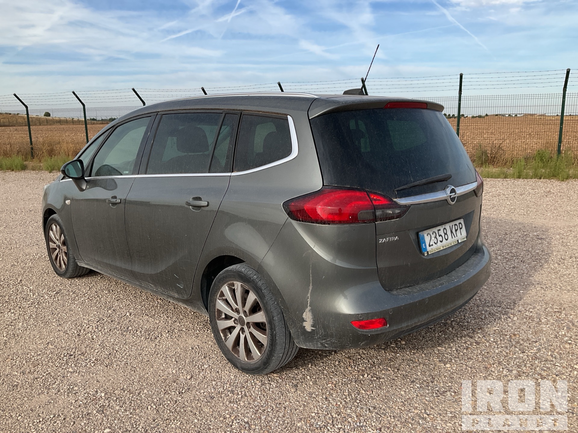 General Appearance with Picture, Left Rear Corner