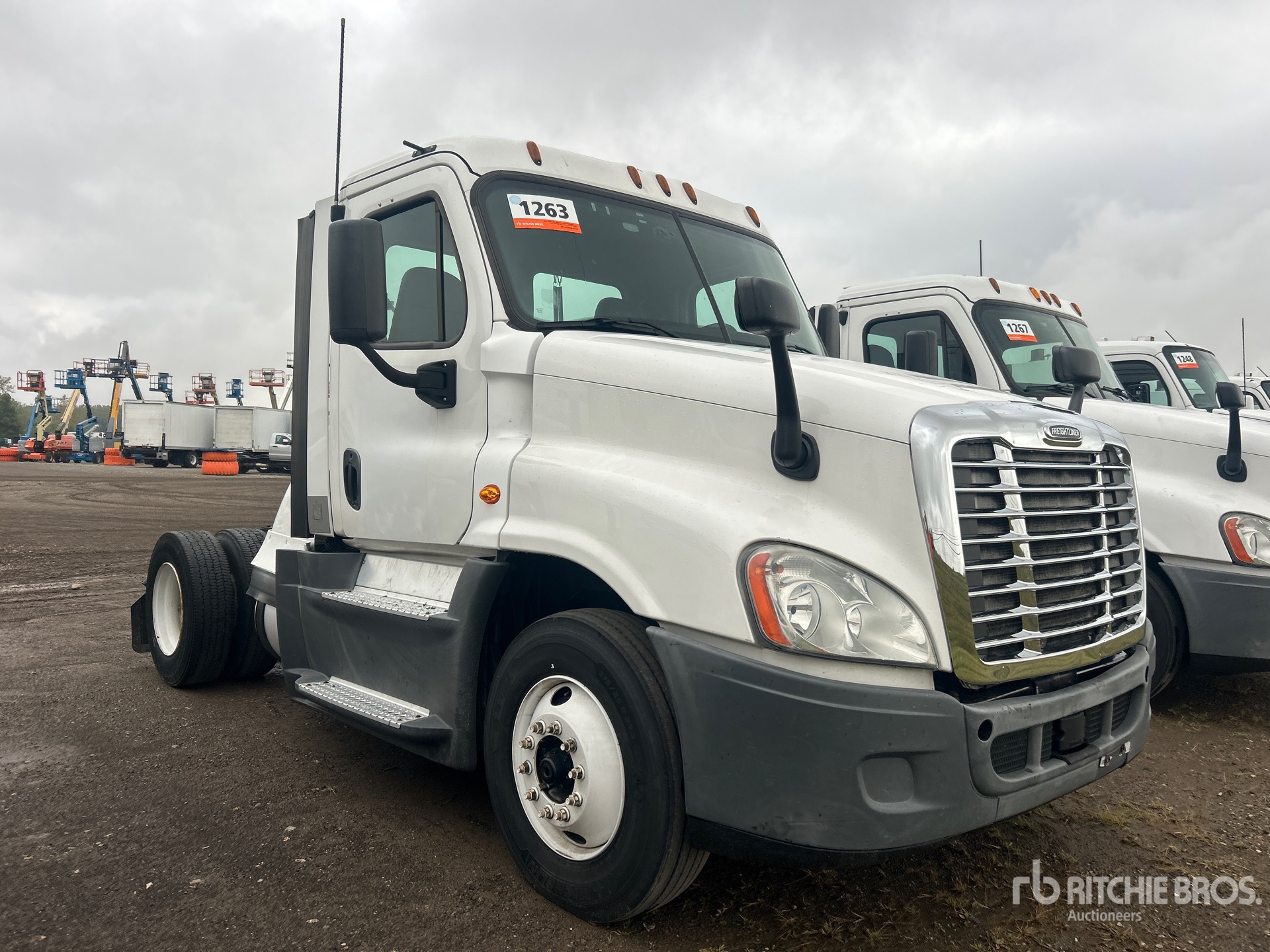 General Appearance with Picture, Right Front Corner