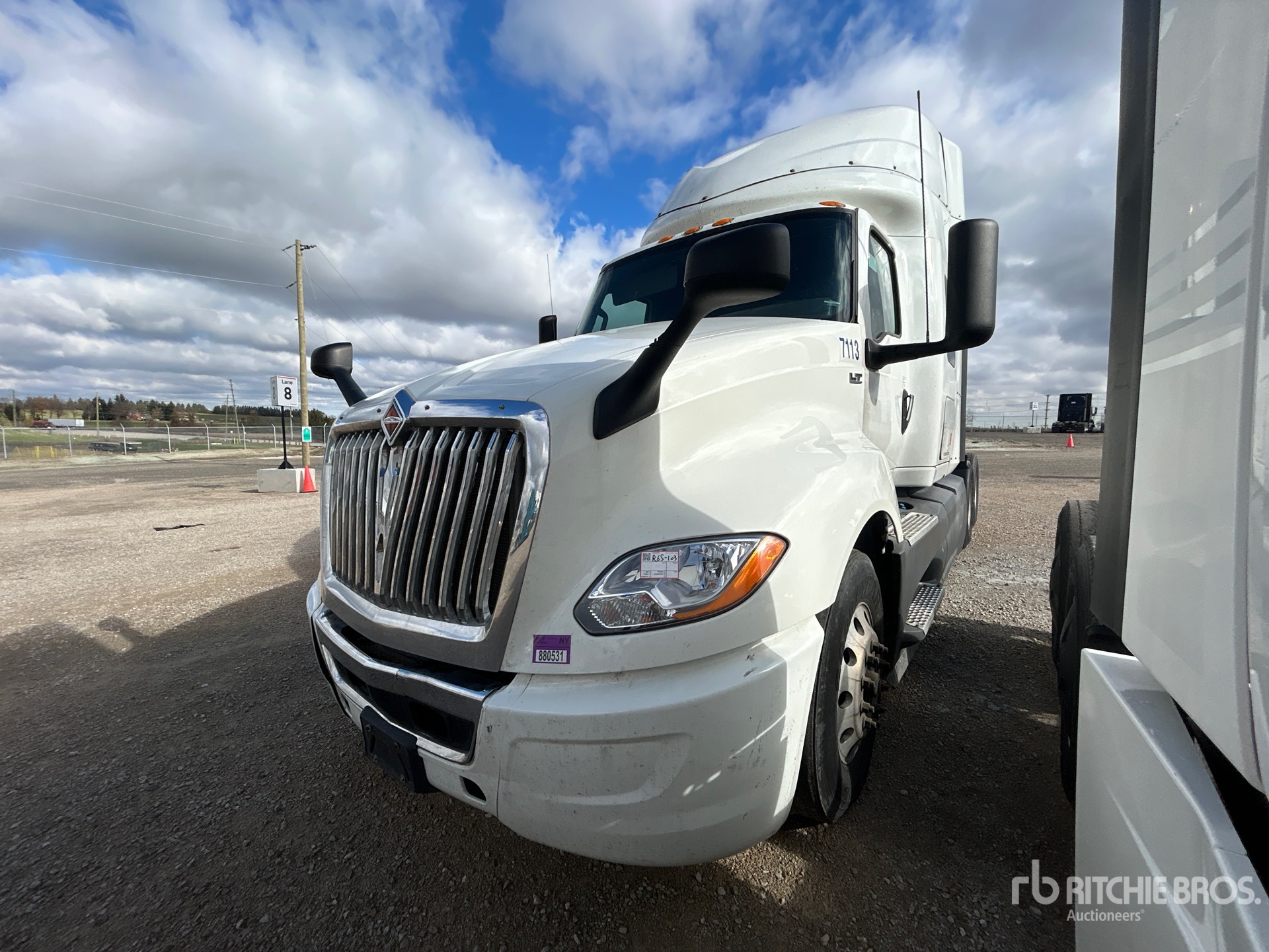 General Appearance with Bild, Ecke vorne links