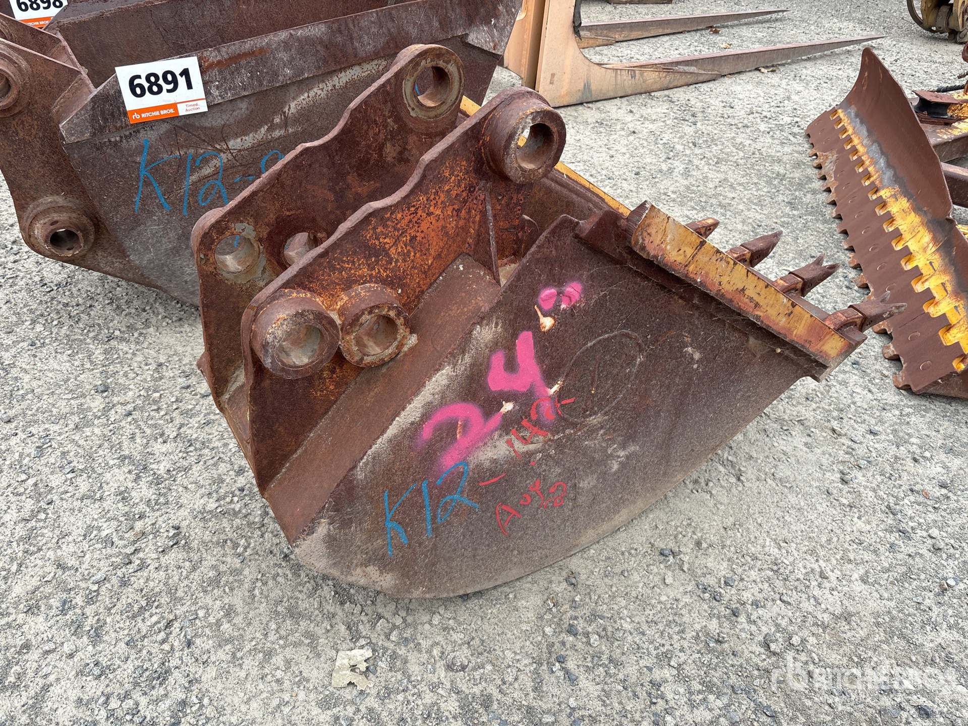 General Appearance with Picture, Right Rear Corner