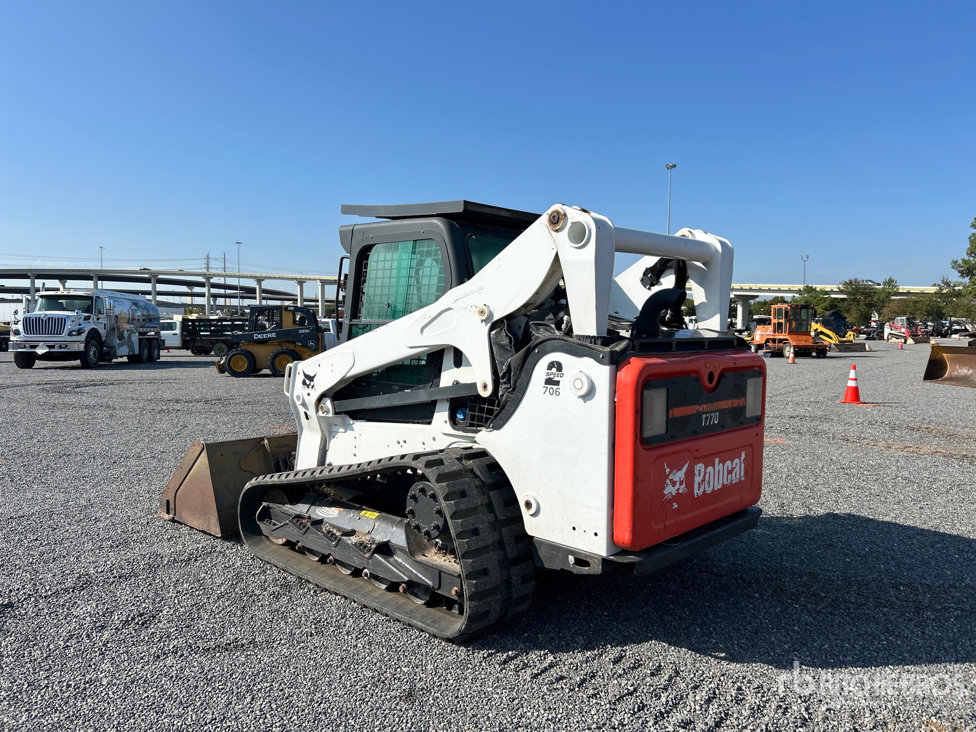 Aspect général with Image, coin arrière gauche