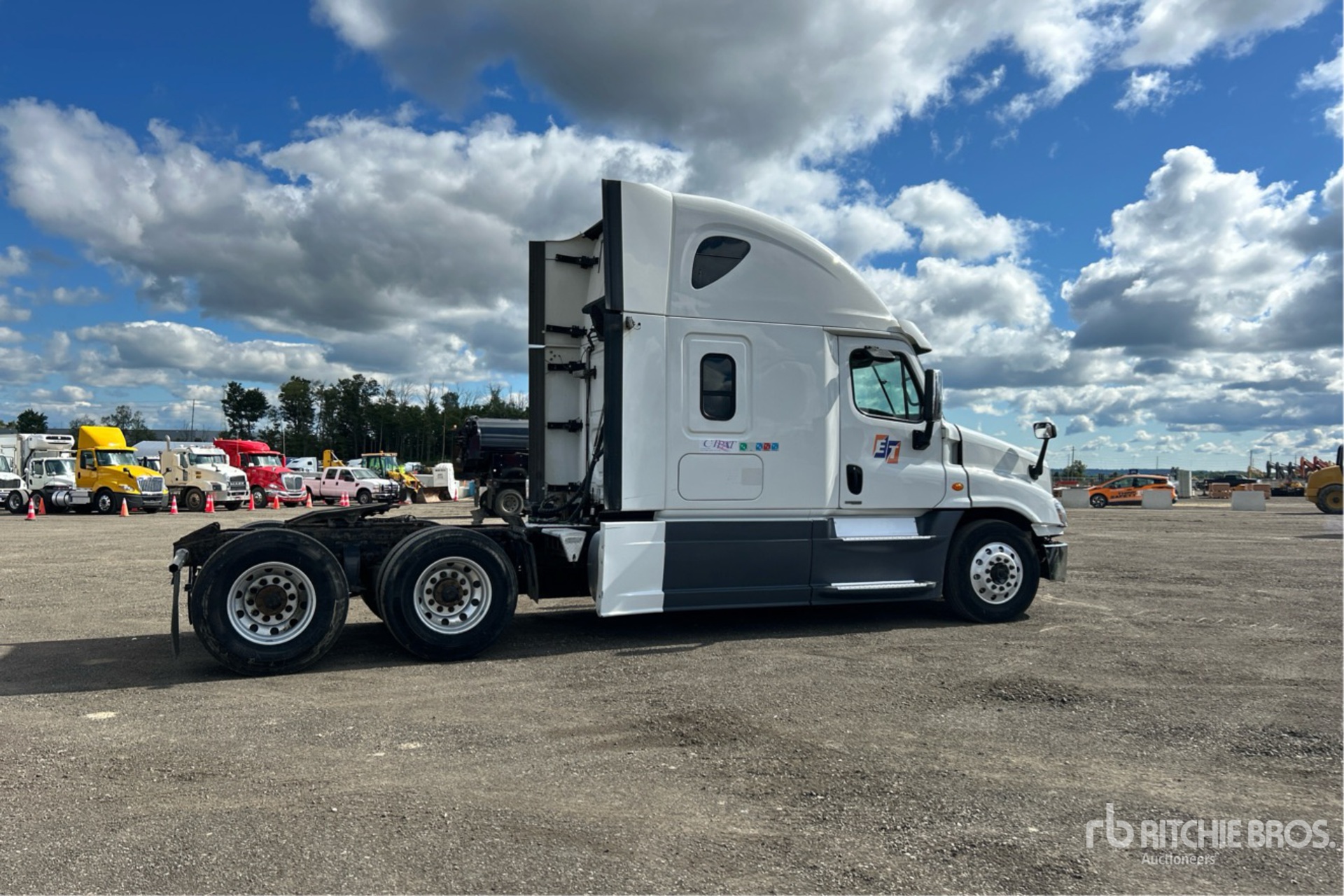 CAMIóN CAMAROTE 2017 FREIGHTLINER