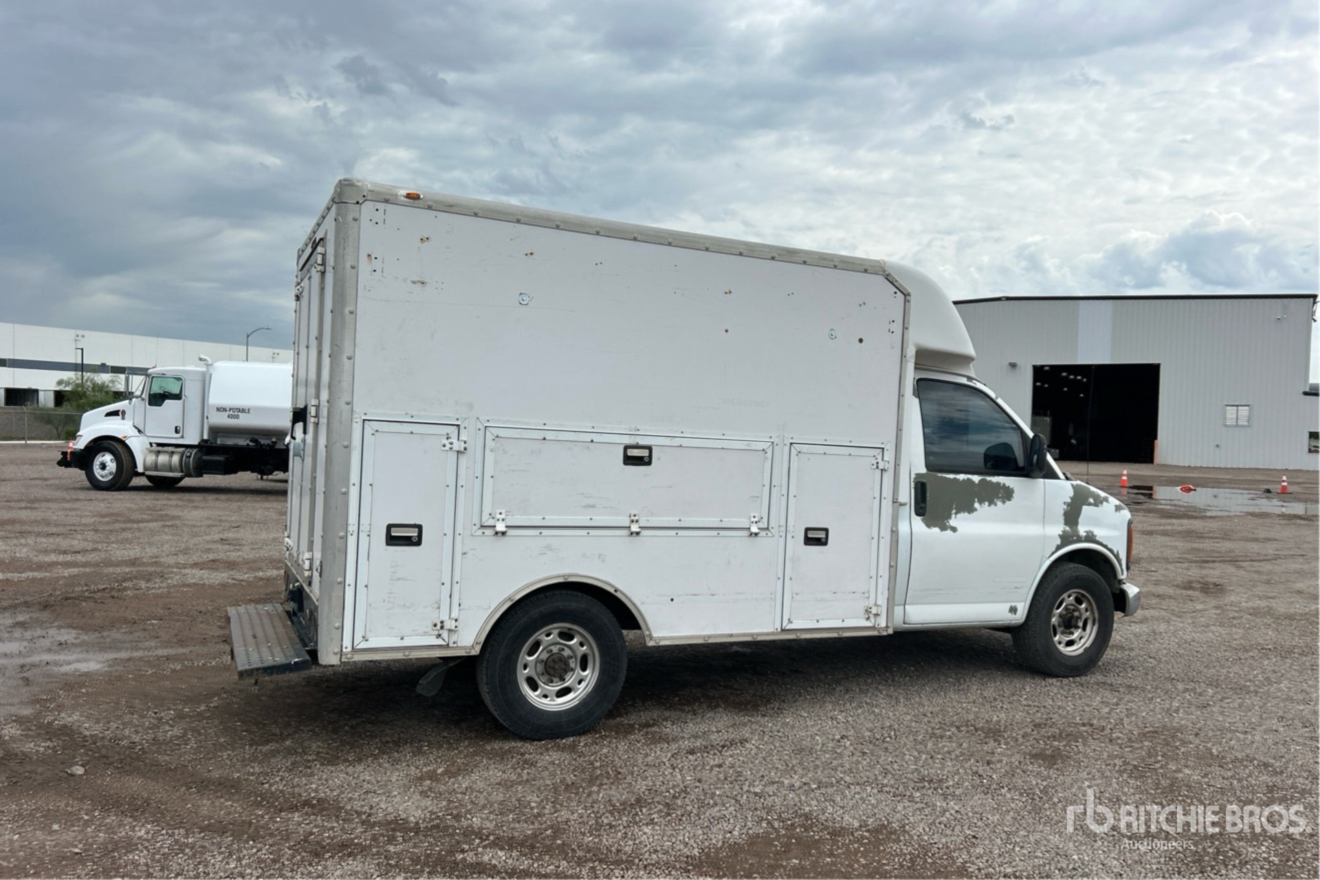 General Appearance with Picture, Right Rear Corner