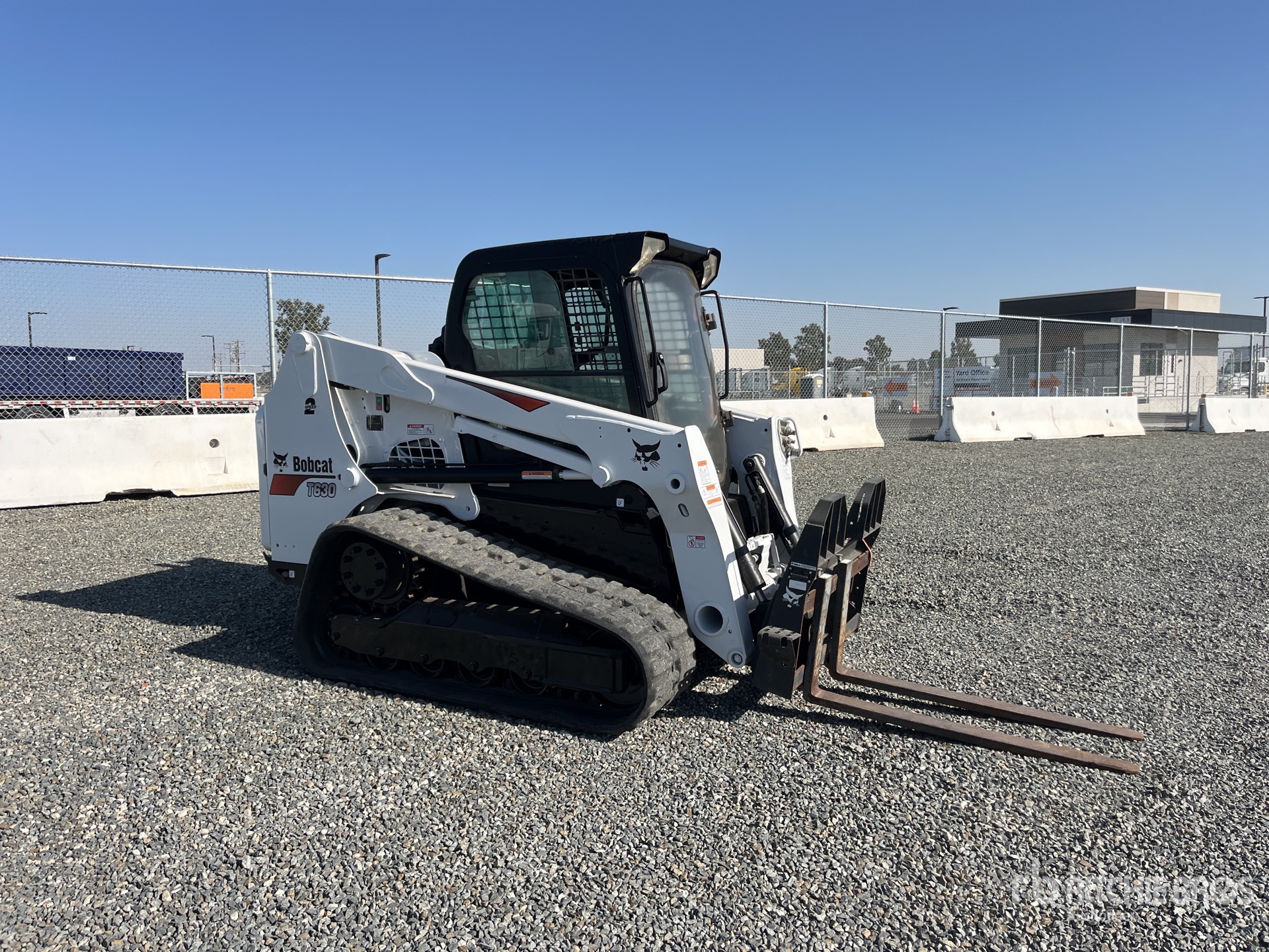 MINI CARGADOR SOBRE ORUGAS 2017 COMPAC T630