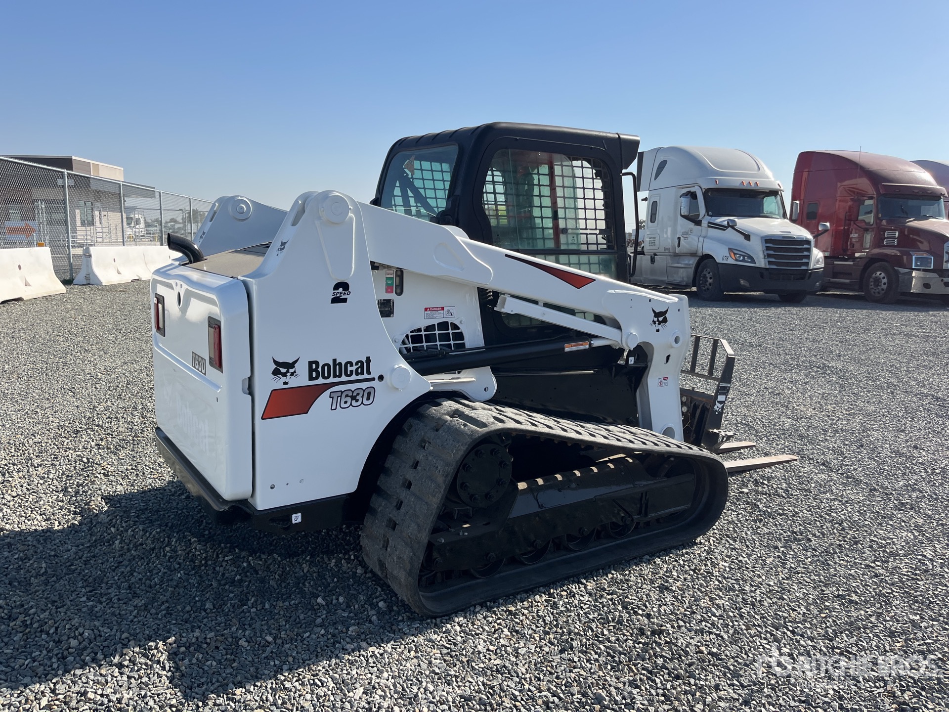 MINI CARGADOR SOBRE ORUGAS 2017 COMPAC T630