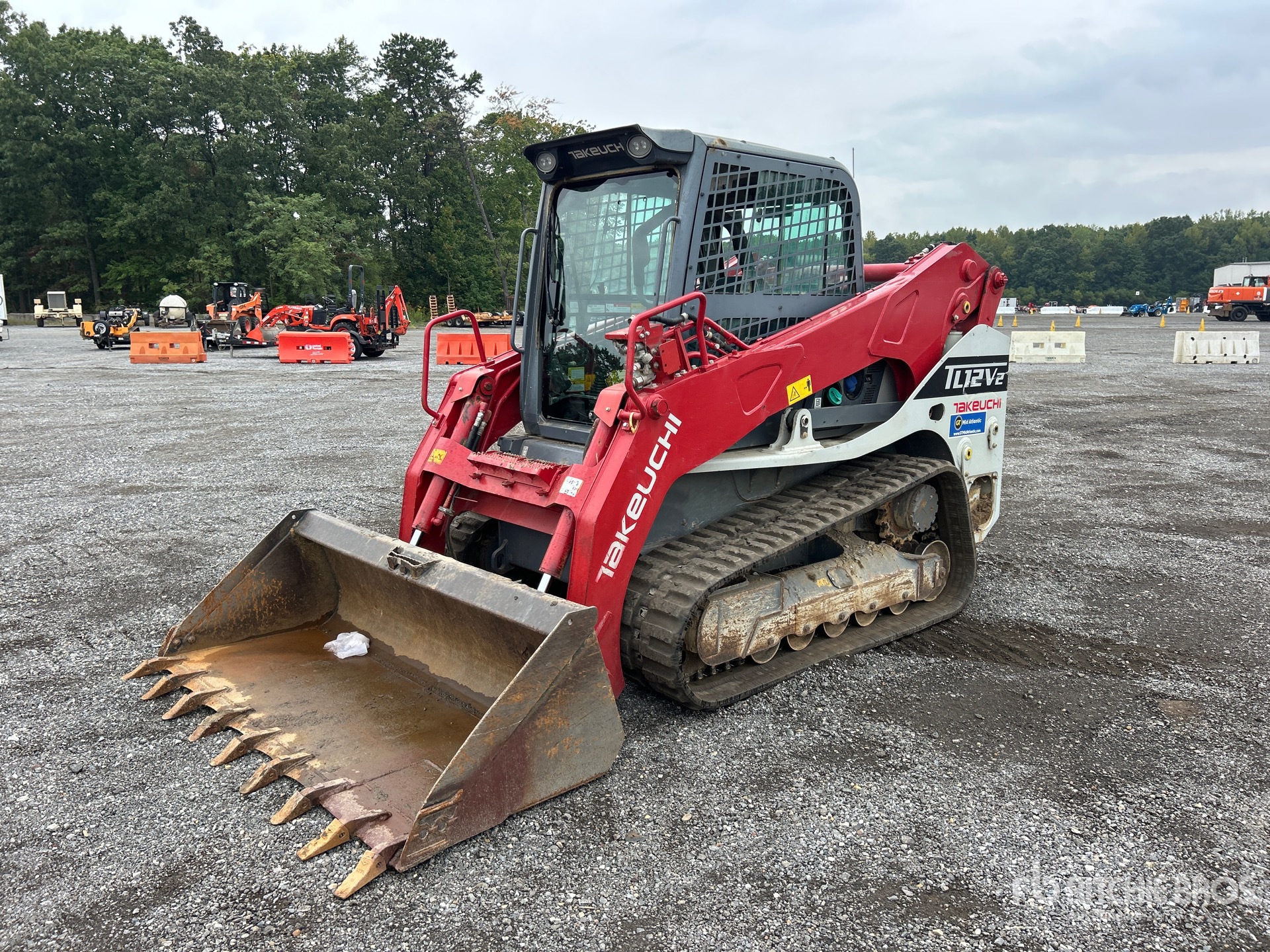MINI CARGADOR SOBRE ORUGAS 2022 TAKEUCHI TL12V2