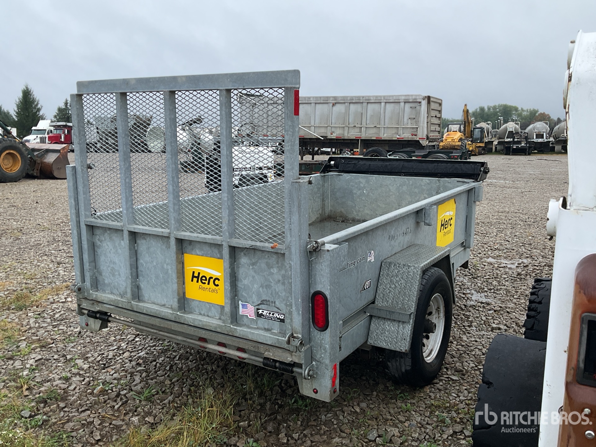 General Appearance with Picture, Right Rear Corner