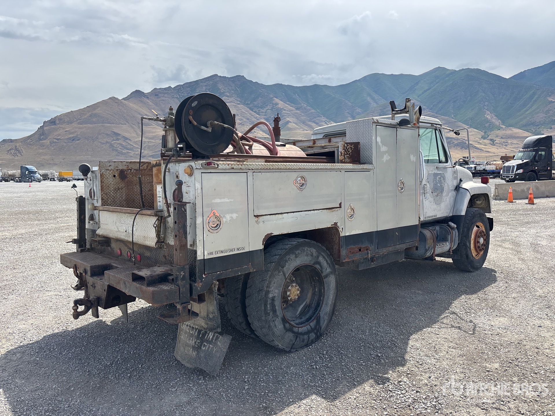General Appearance with Picture, Right Rear Corner