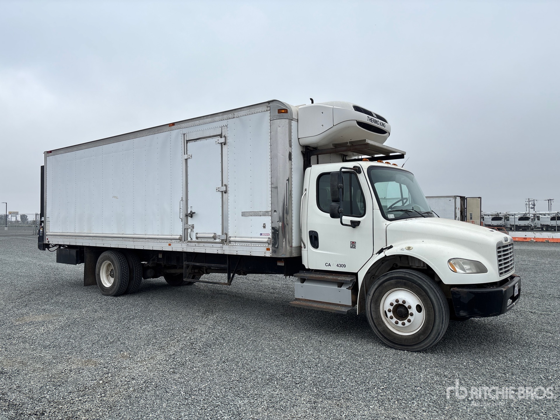Aspect général with Image, coin avant droit