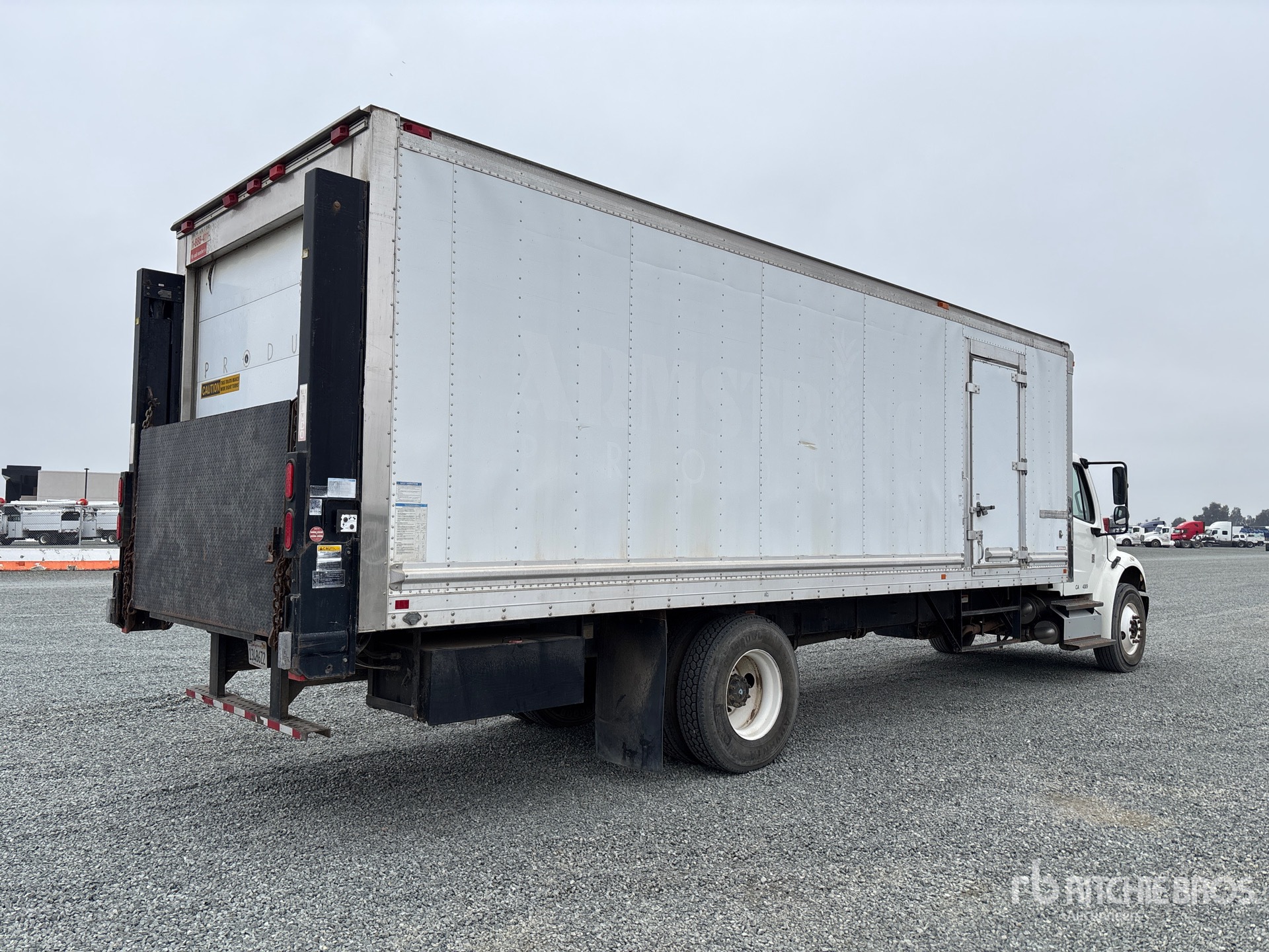 Aspect général with Image, coin arrière droit