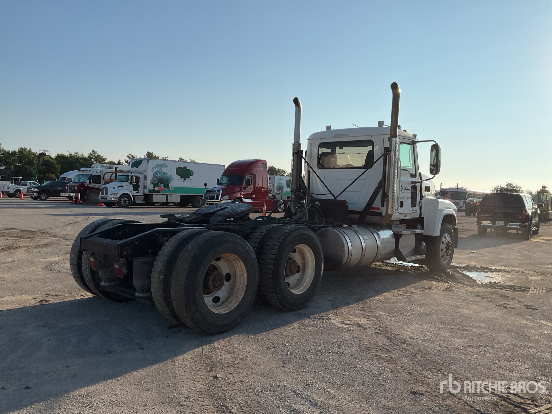 General Appearance with Picture, Right Rear Corner